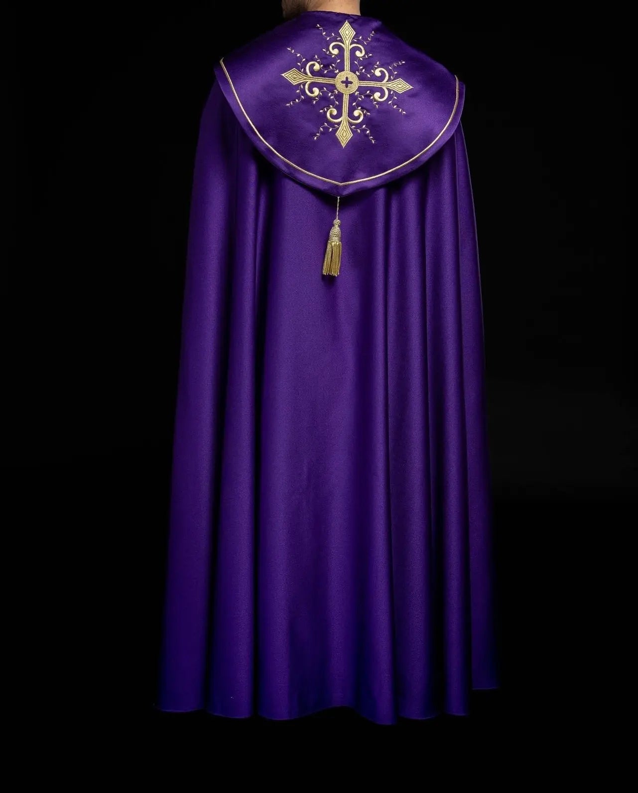 Peleryna liturgiczna haftowana w kolorze fioletowym