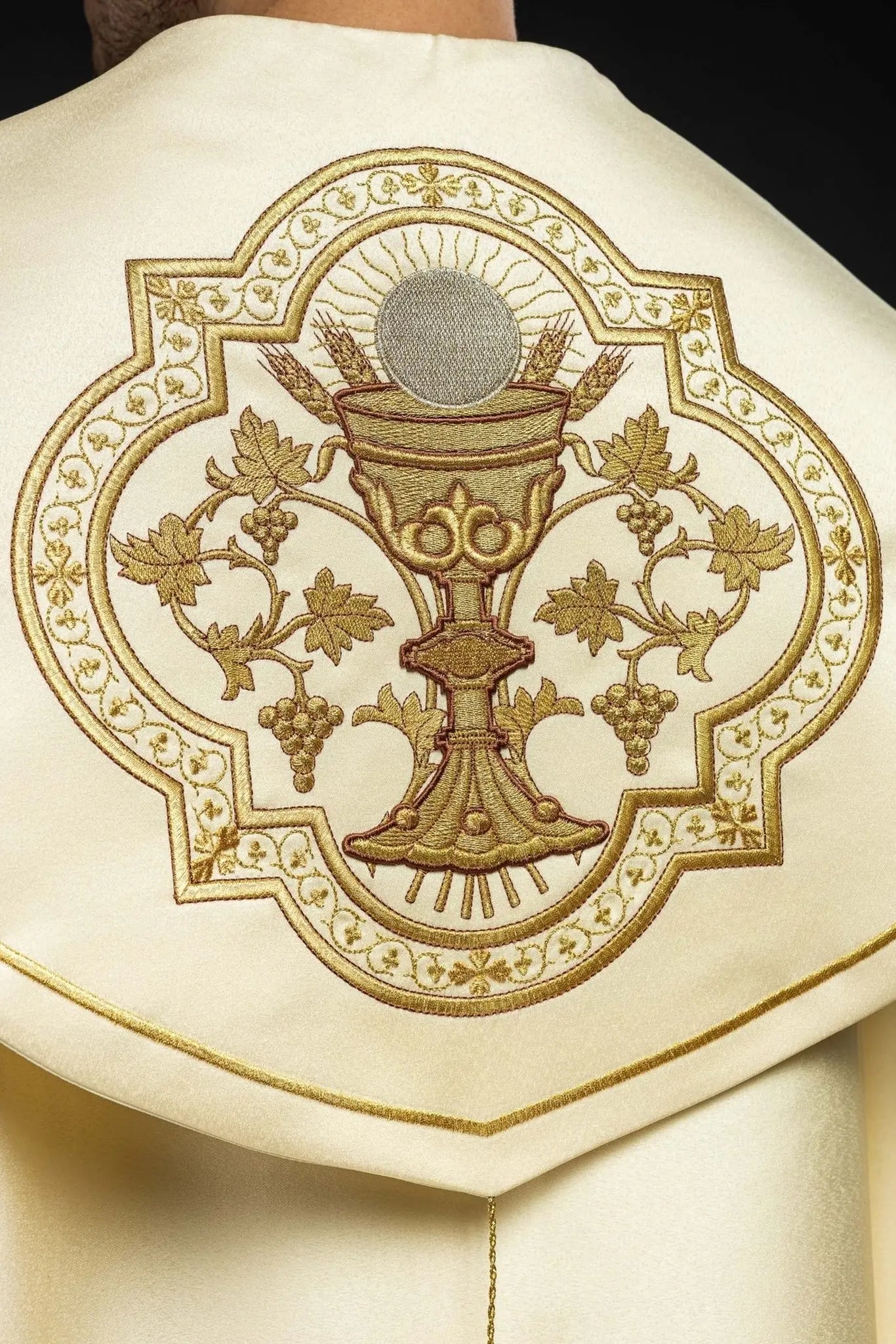 Embroidered liturgical chalice ecru
