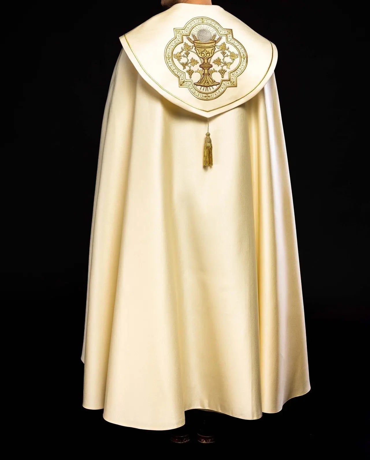 Embroidered liturgical chalice ecru