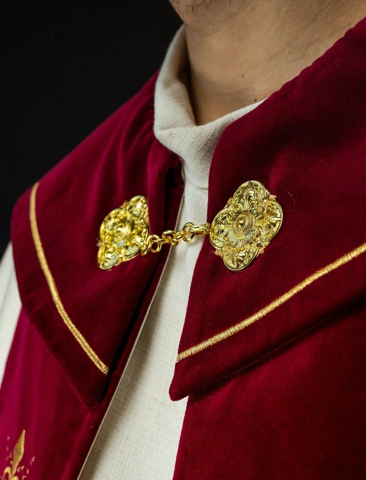 Embroidered liturgical cape with maroon stripe