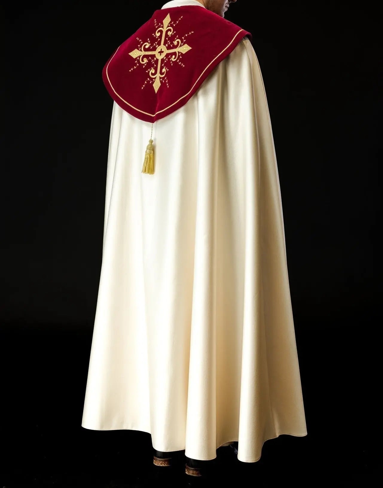 Peleryna liturgiczna haftowana z bordowym paskiem