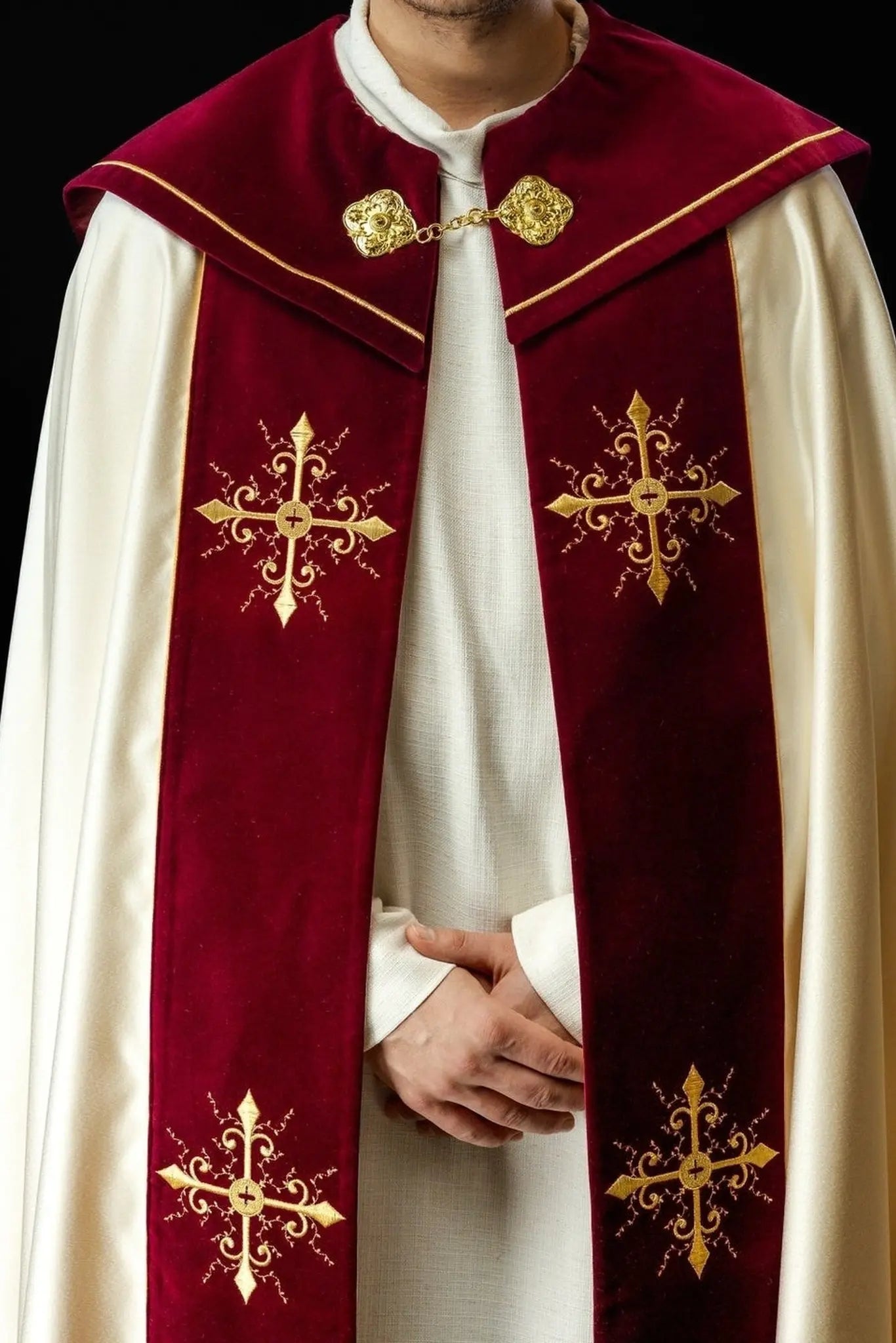 Peleryna liturgiczna haftowana z bordowym paskiem