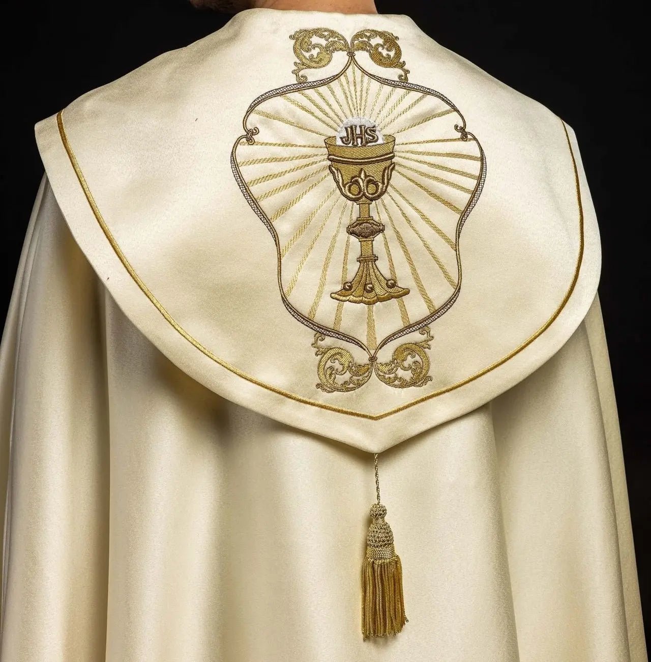 Kielich liturgiczny haftowany i IHS ecru