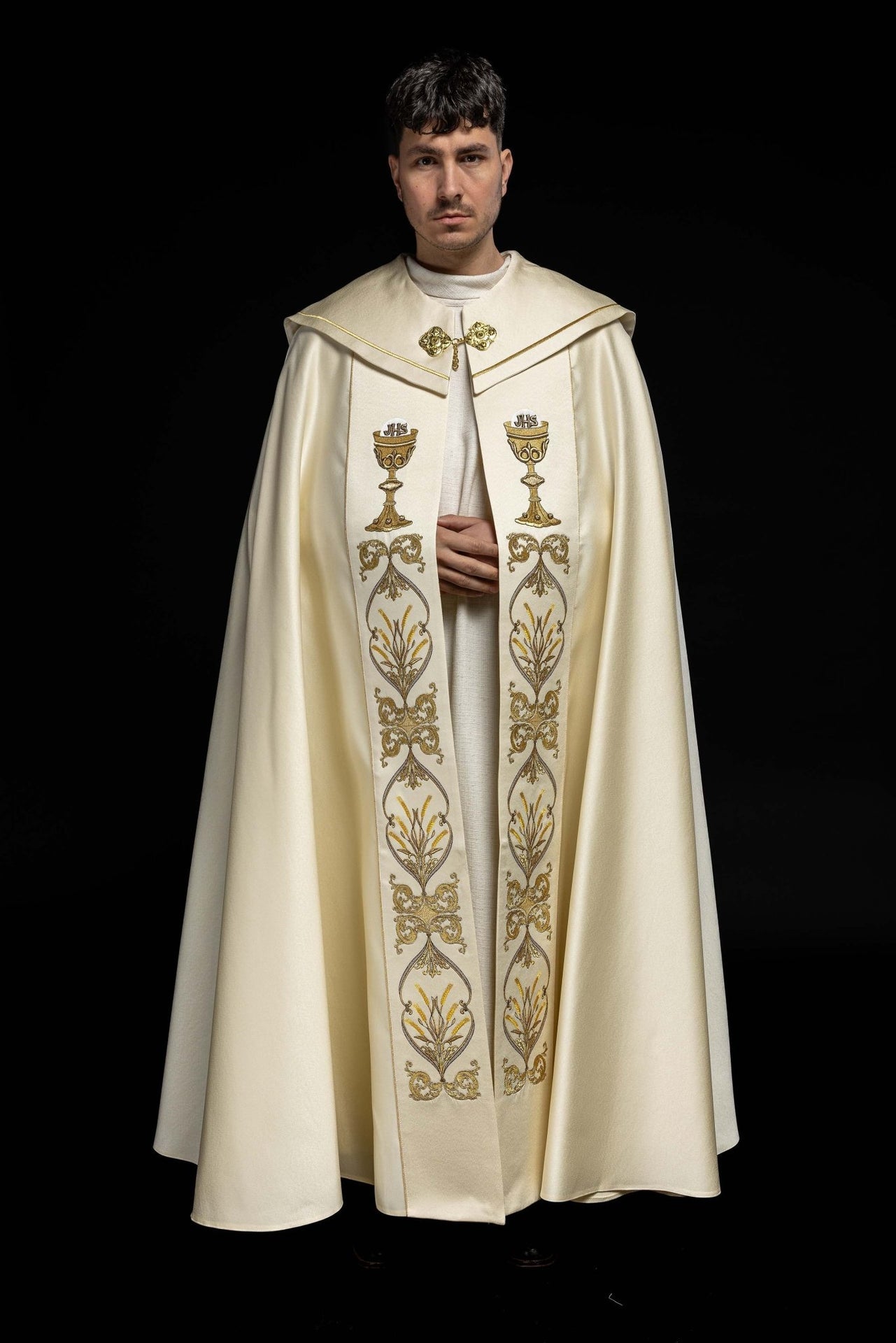 Kapa liturgiczna haftowany kielich i IHS ecru