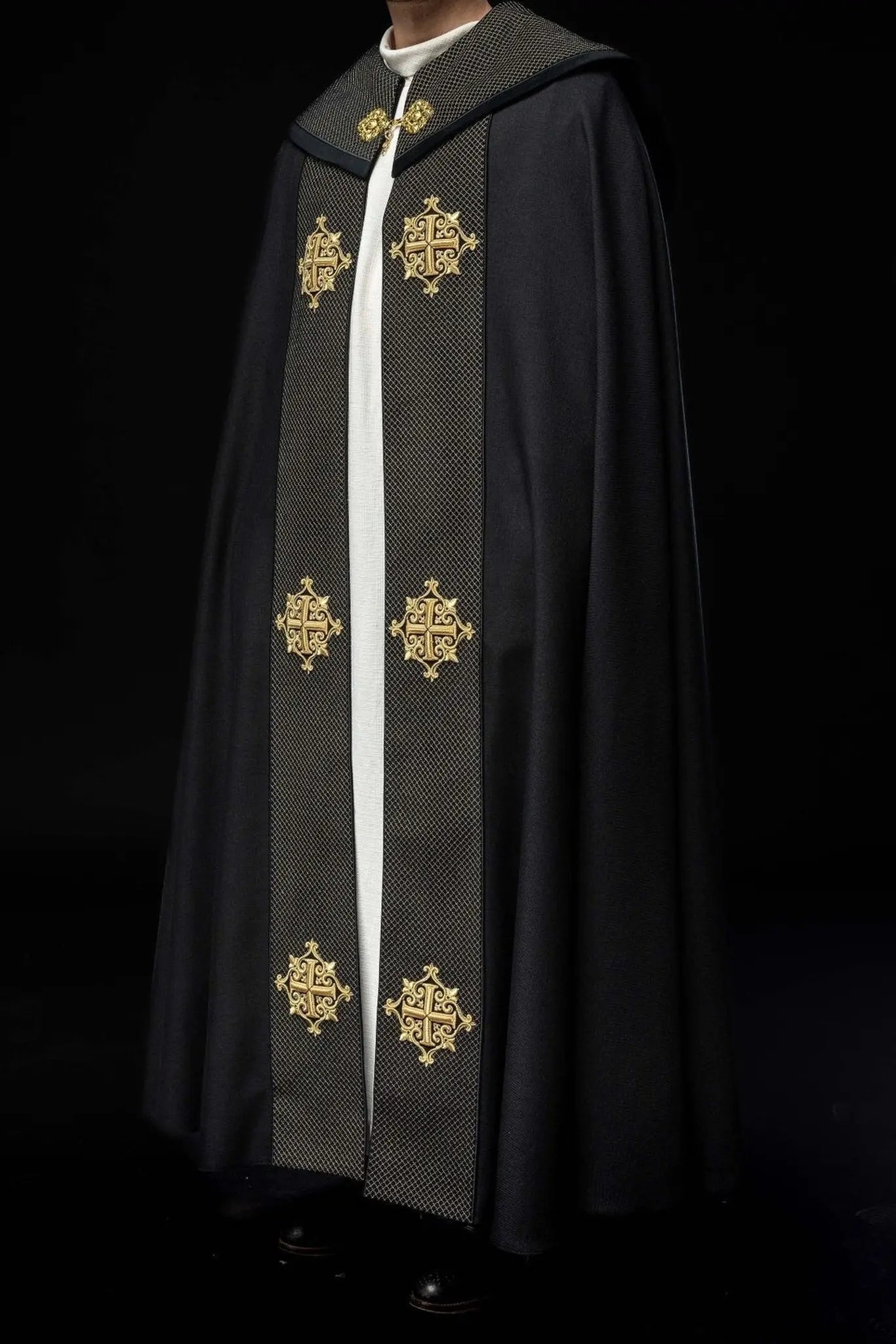Liturgical cape with black velvet belt and embroidery of crosses