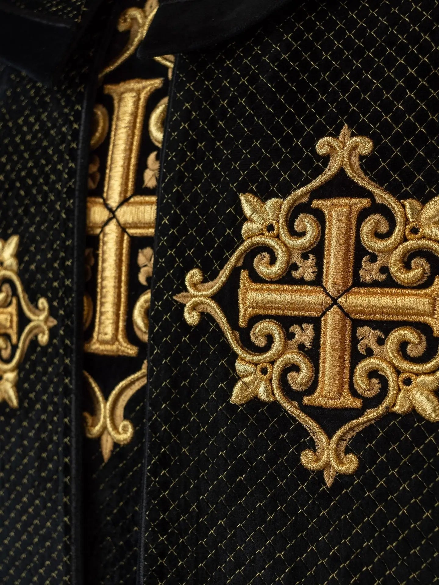 Liturgical cape with black velvet belt and embroidery of crosses