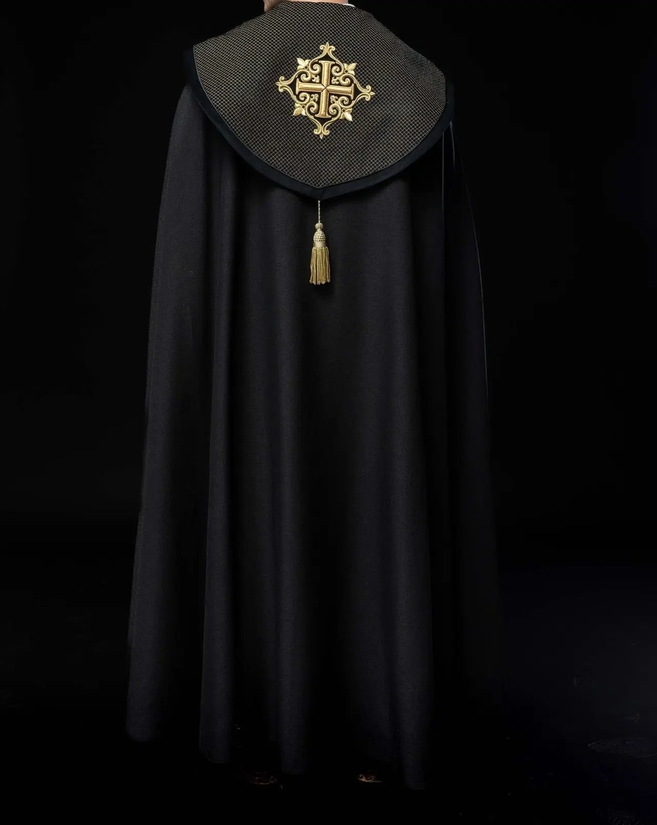 Liturgical cape with black velvet belt and embroidery of crosses