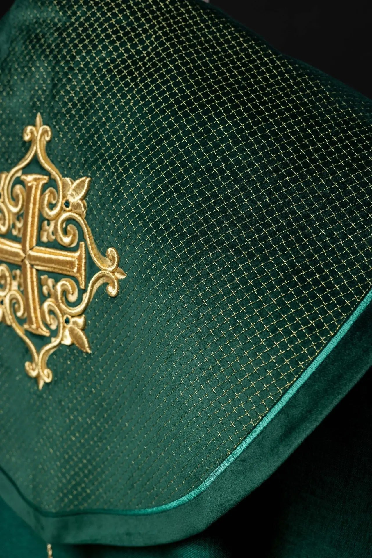 Liturgical cape with green velvet belt and embroidery of crosses