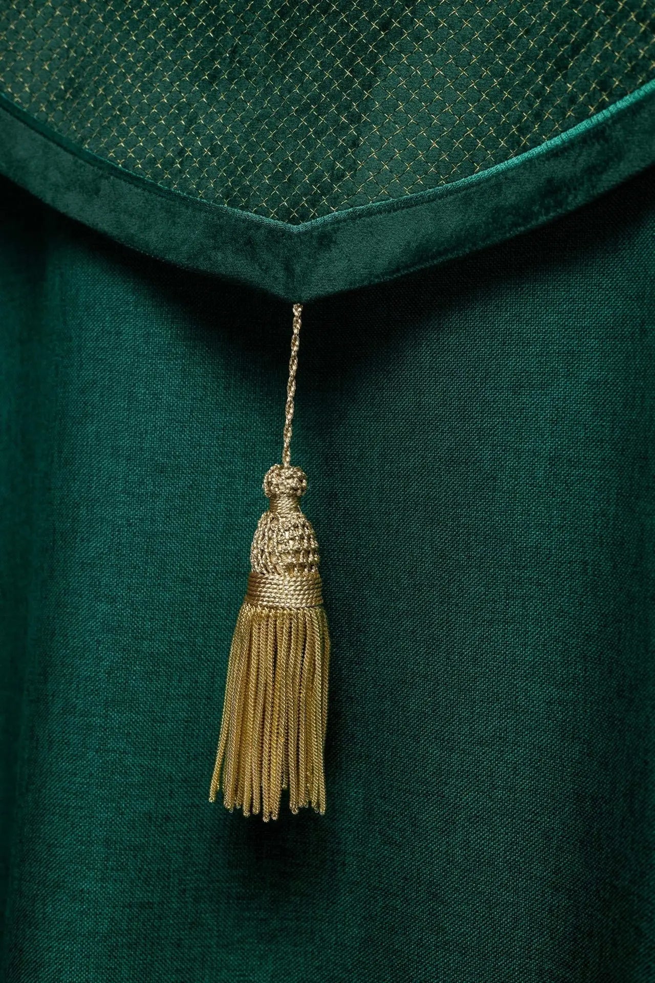 Liturgical cape with green velvet belt and embroidery of crosses