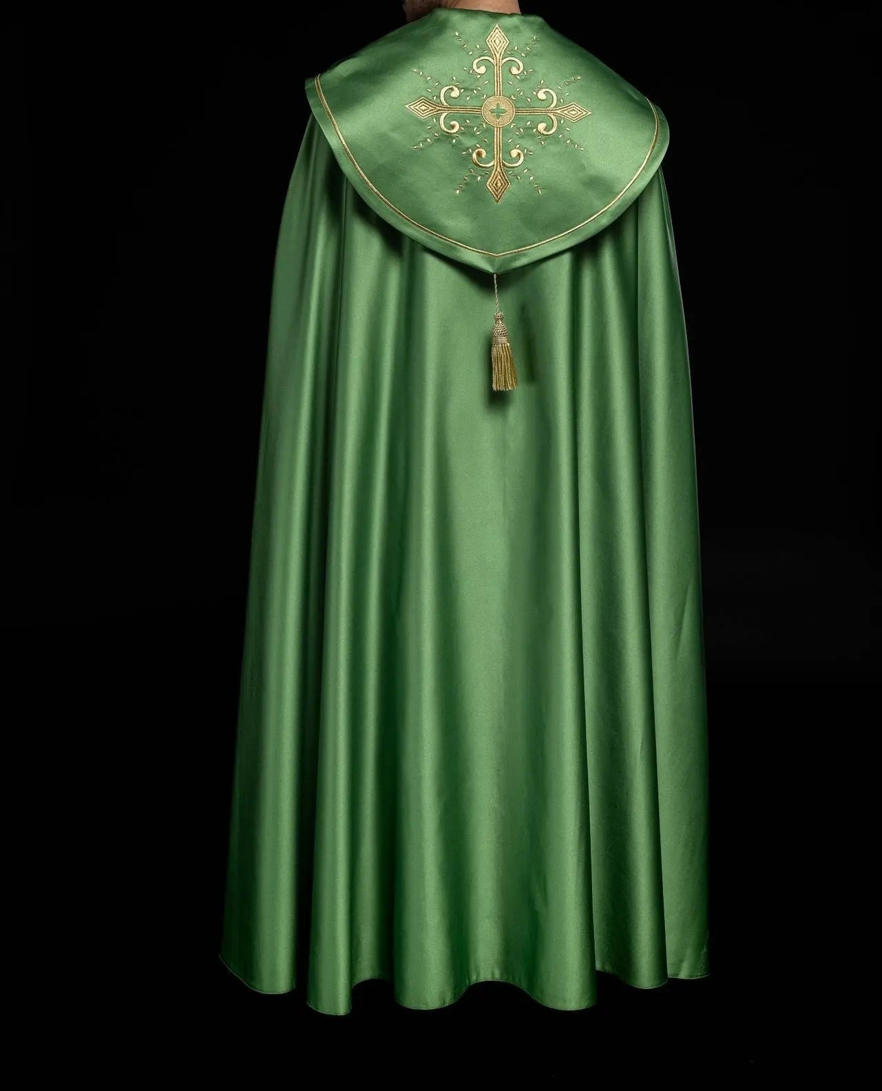 Liturgical cape with wide embroidered belt in crosses in green