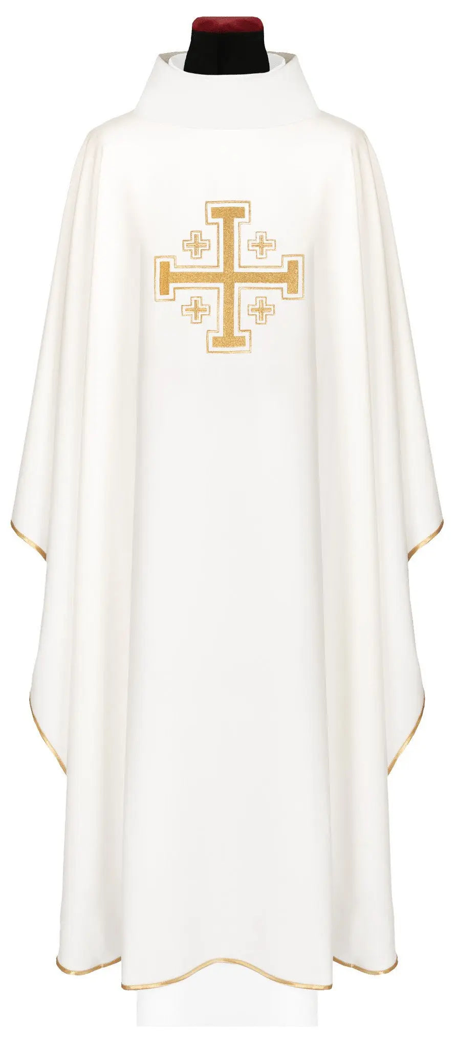 Biały ornat na okresy liturgiczne z haftowanym krzyżem, widok z przodu