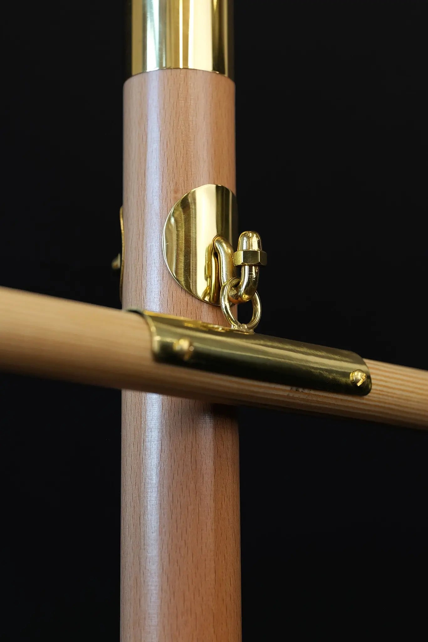Light wood processional banner pole with decorative cross - HAFTINA ATELIER