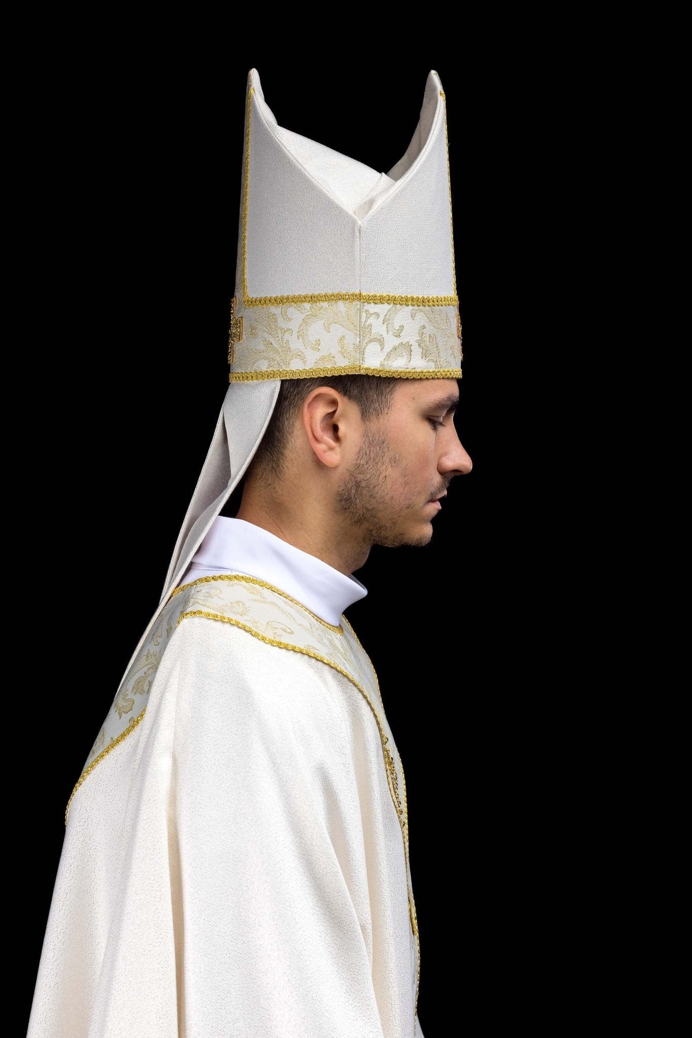 Ecru mitre with embroidered cross and decorative jacquard fabric