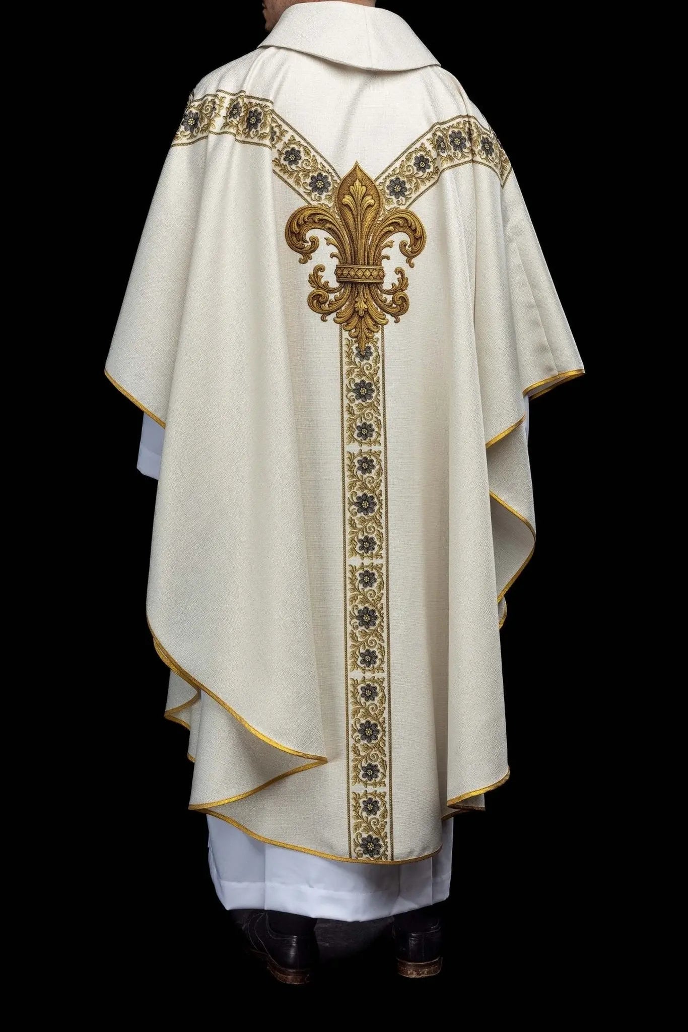 Ecru chasuble with printed image of the Immaculate Conception