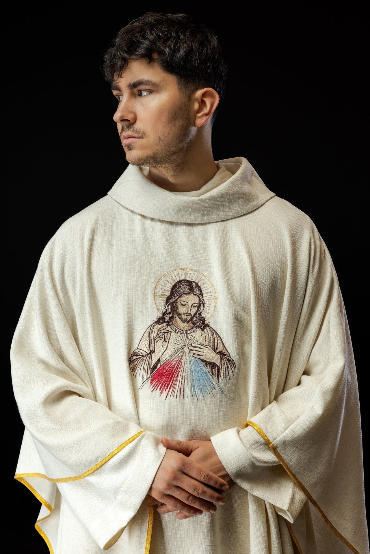 Ornat ecru z wizerunkiem Jezusa Miłosiernego