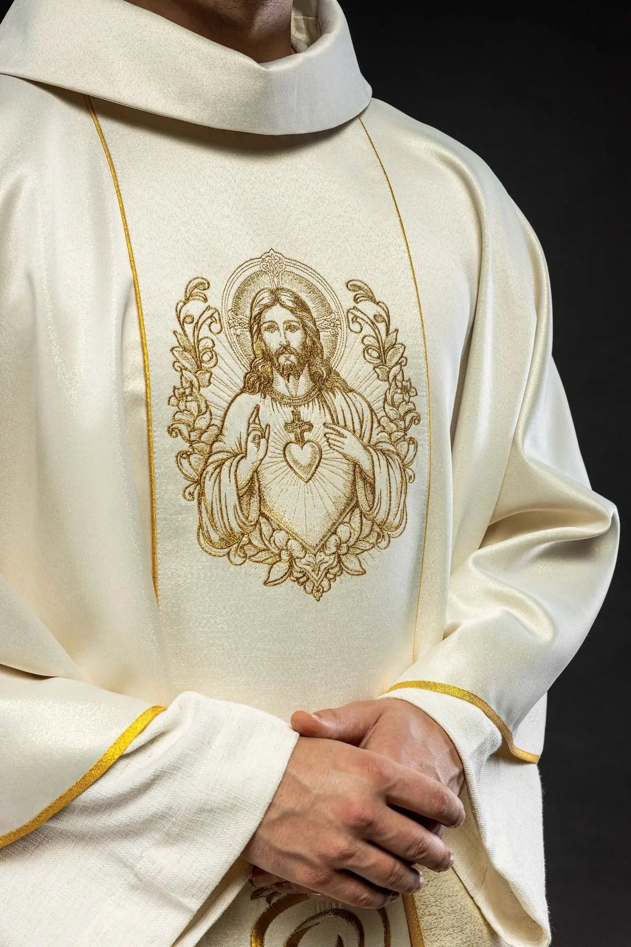 Ecru Chasuble with the Image of the Sacred Heart of Jesus