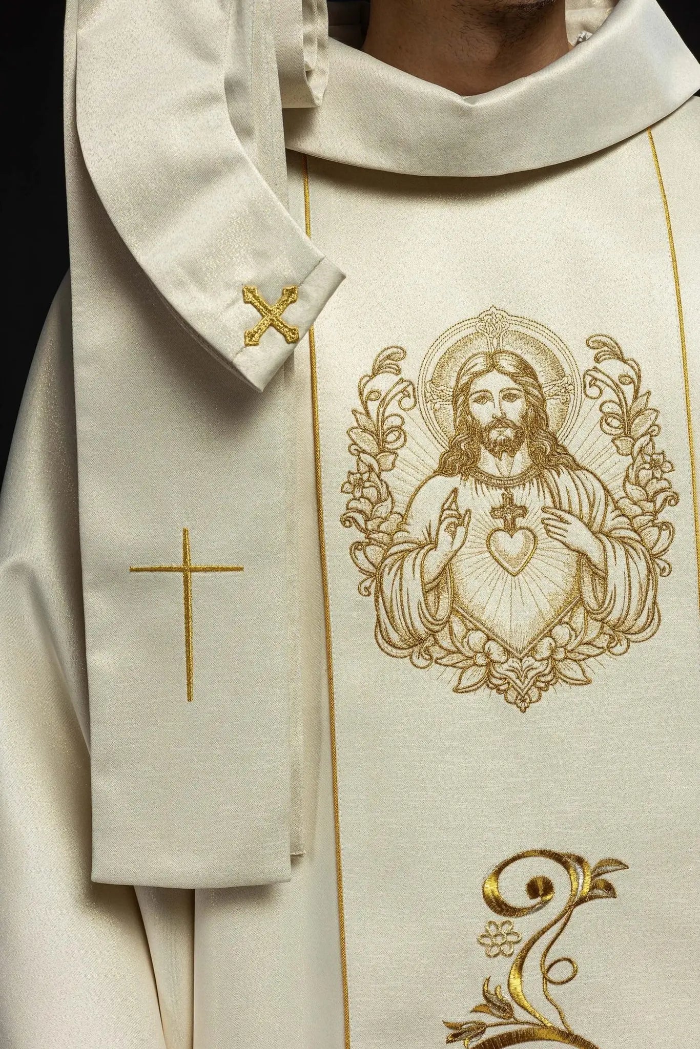 Ecru Chasuble with the Image of the Sacred Heart of Jesus
