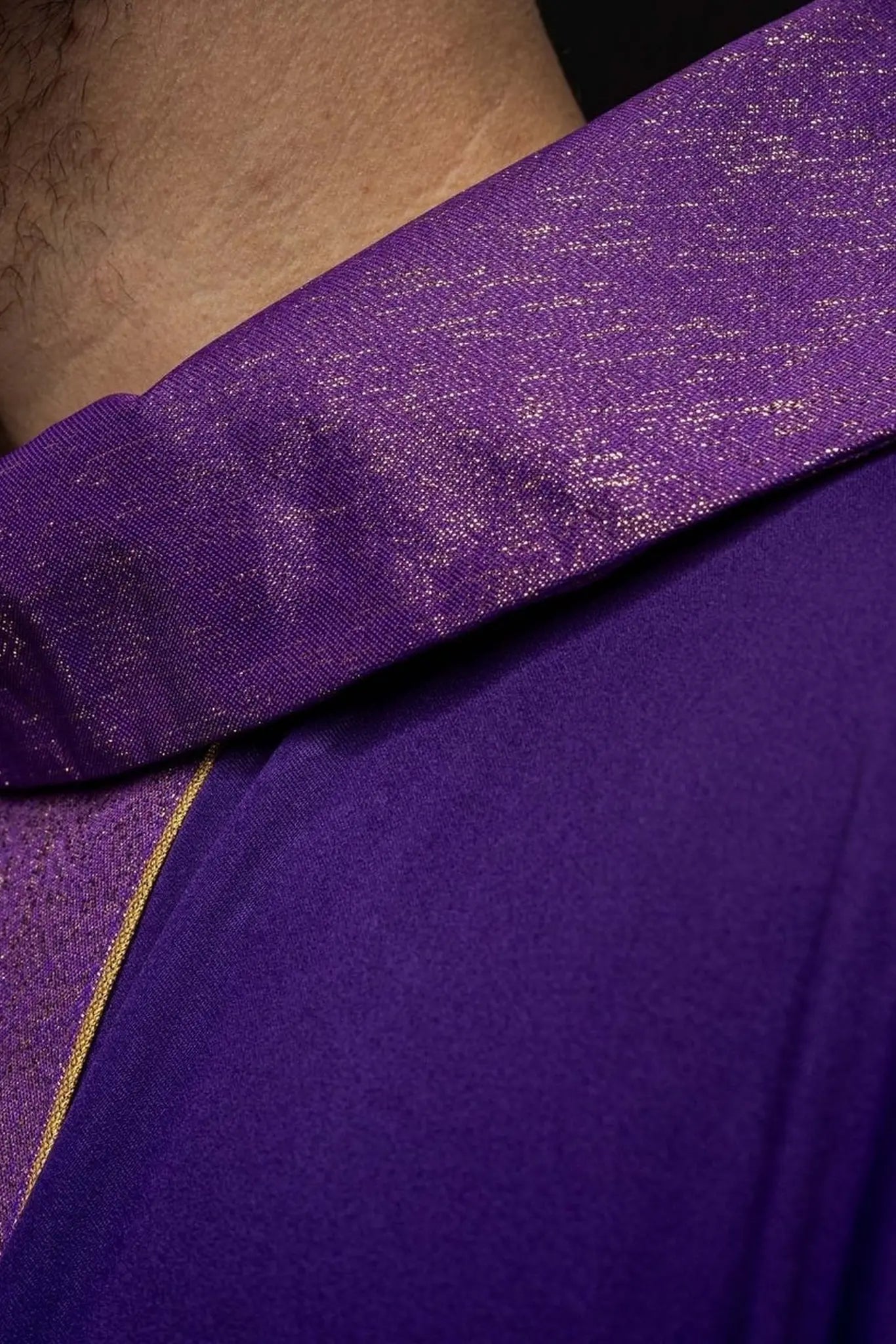 Embroidered chasuble in purple with decorative band