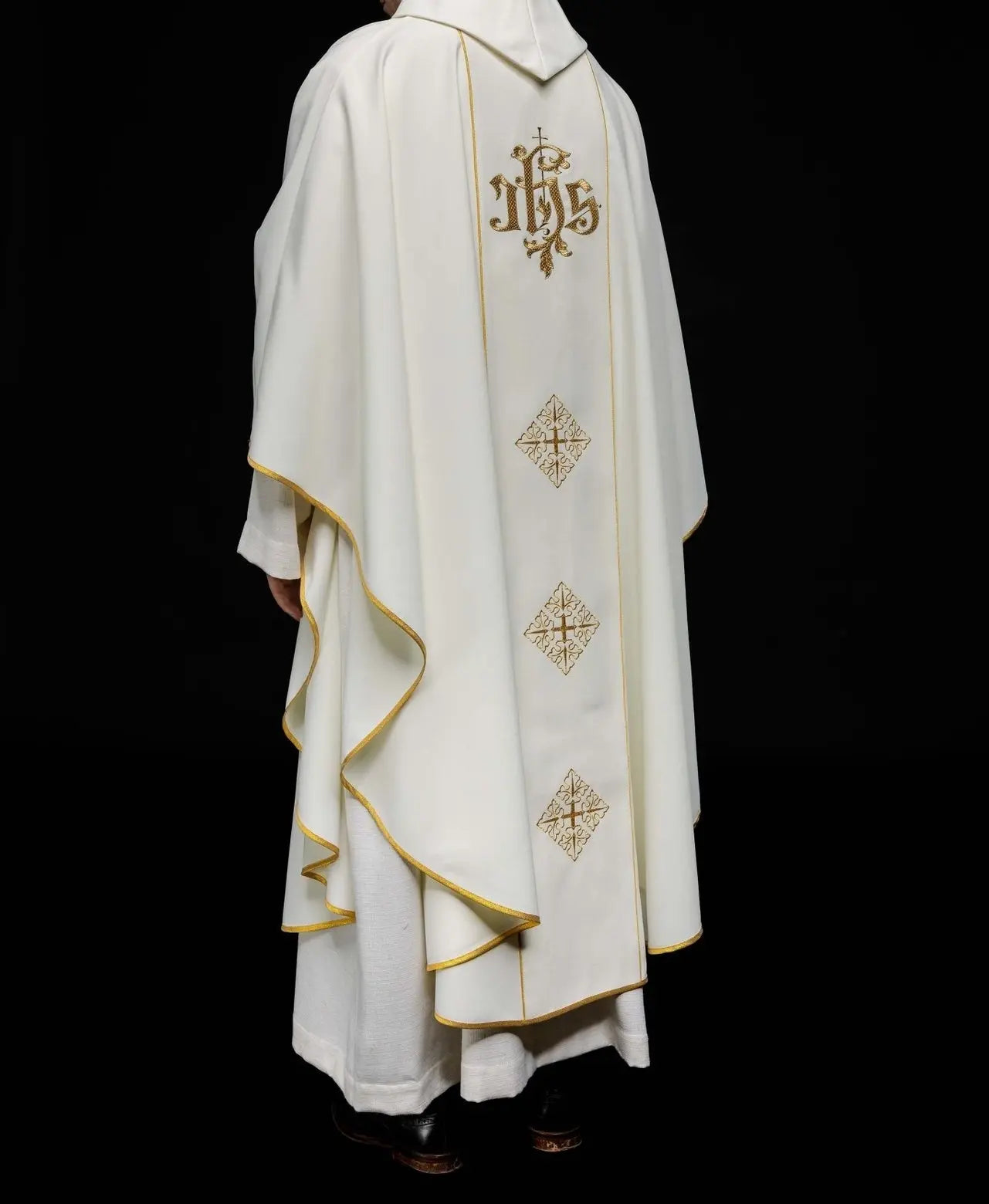 Embroidered chasuble of Merciful Jesus and IHS ecru