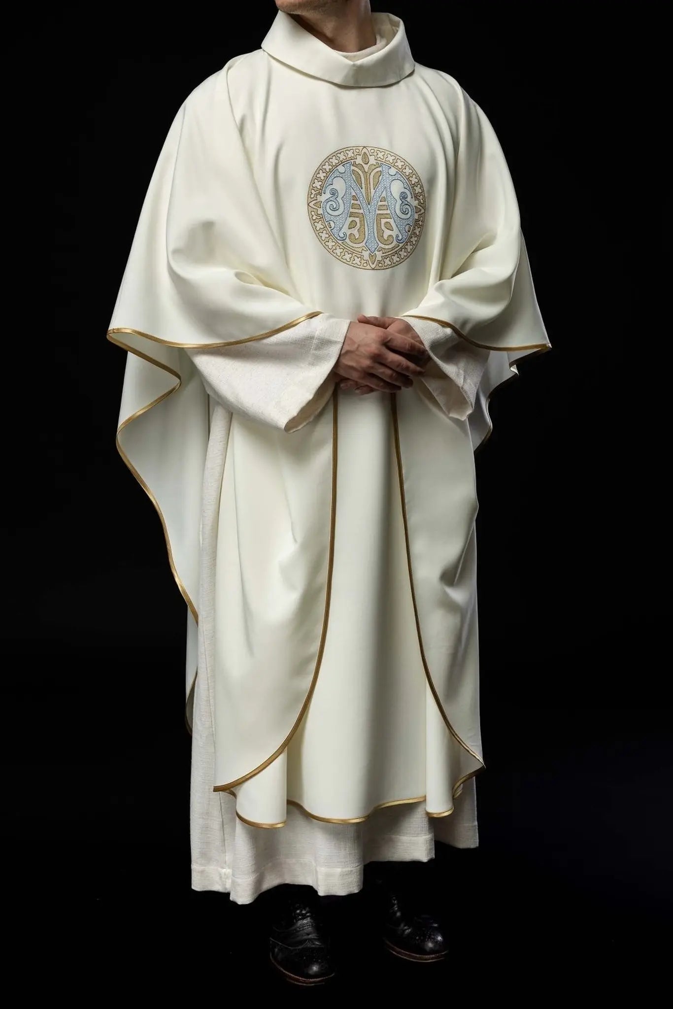 Ornat maryjny haftowany – ecru
