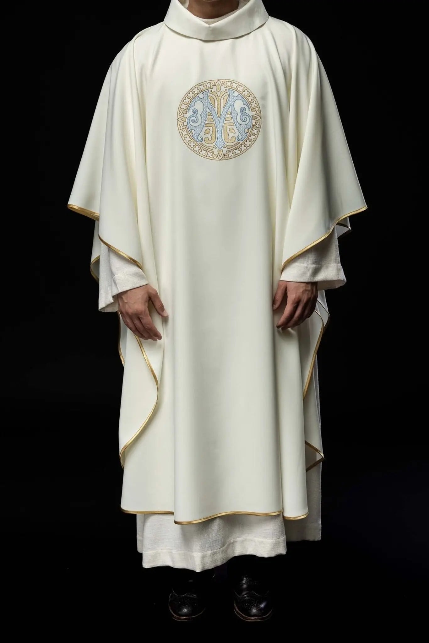 Ornat maryjny haftowany – ecru