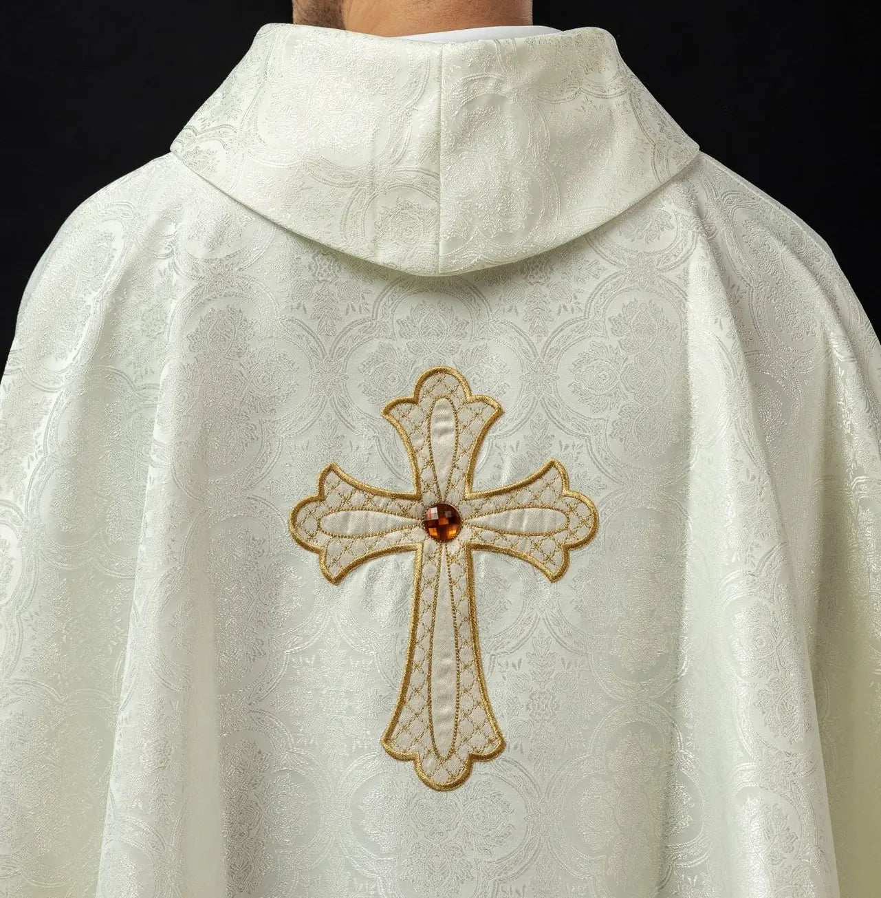 Embroidered chasuble with symbol of the cross ecru