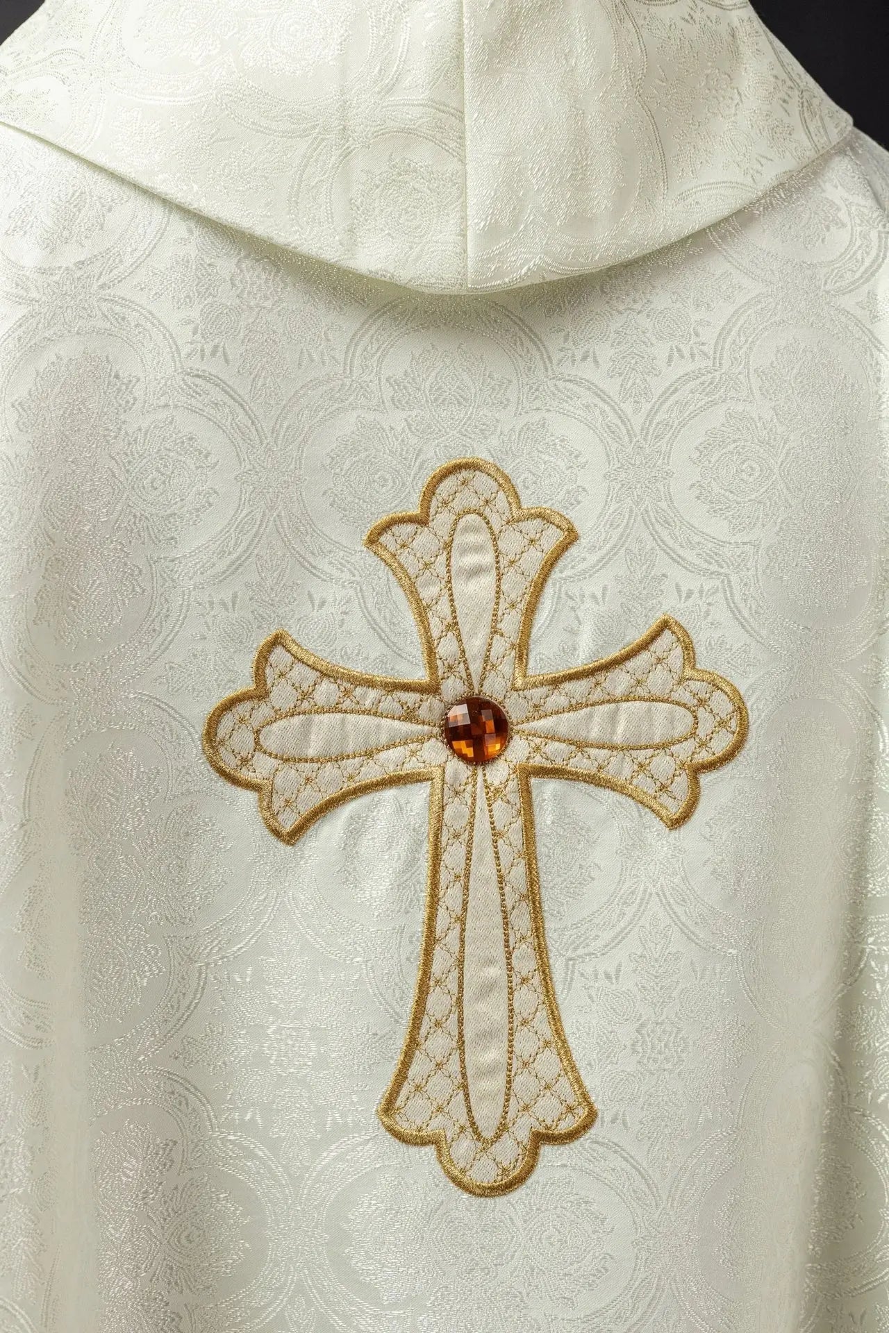 Embroidered chasuble with symbol of the cross ecru