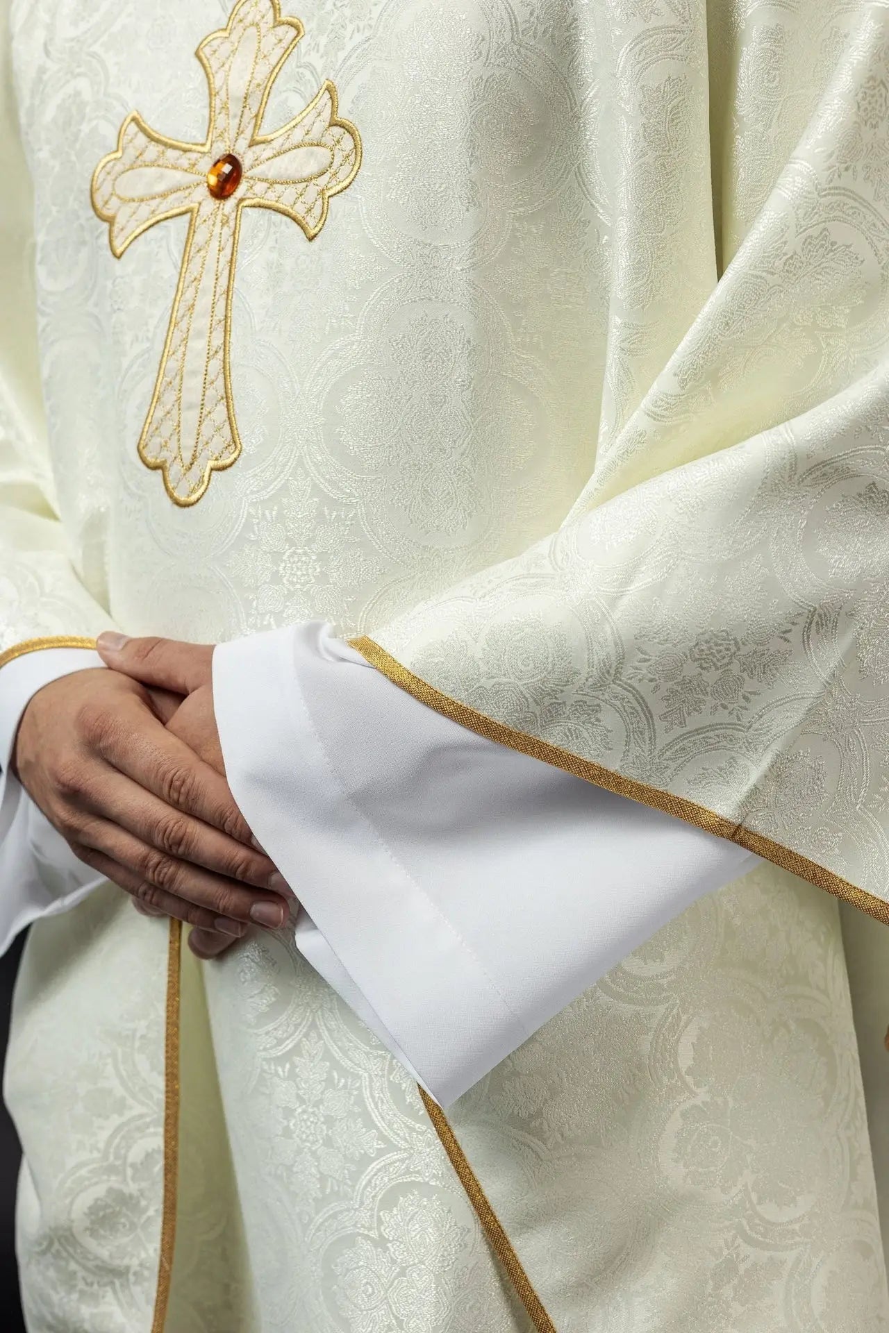 Embroidered chasuble with symbol of the cross ecru