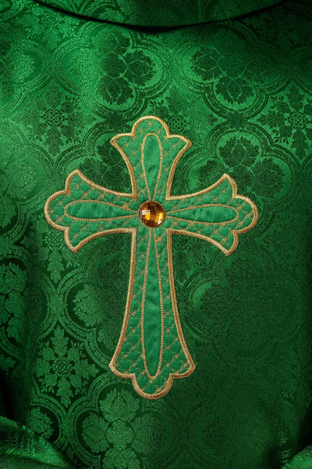 Embroidered chasuble with symbol of the cross Green