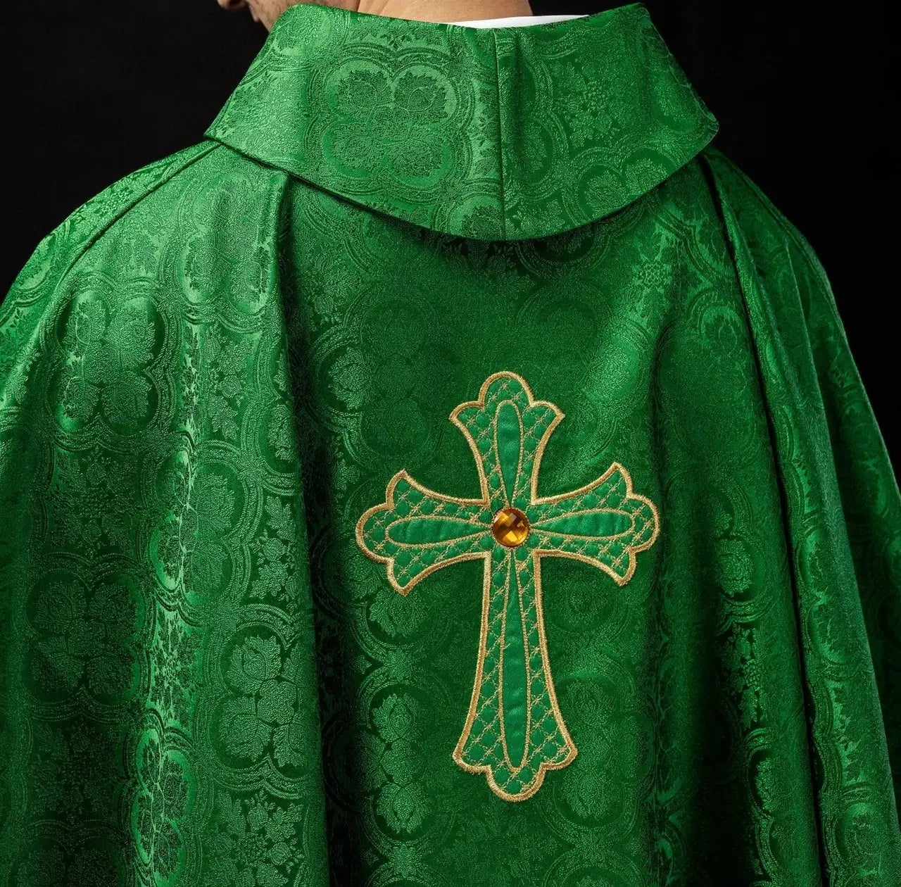 Embroidered chasuble with symbol of the cross Green
