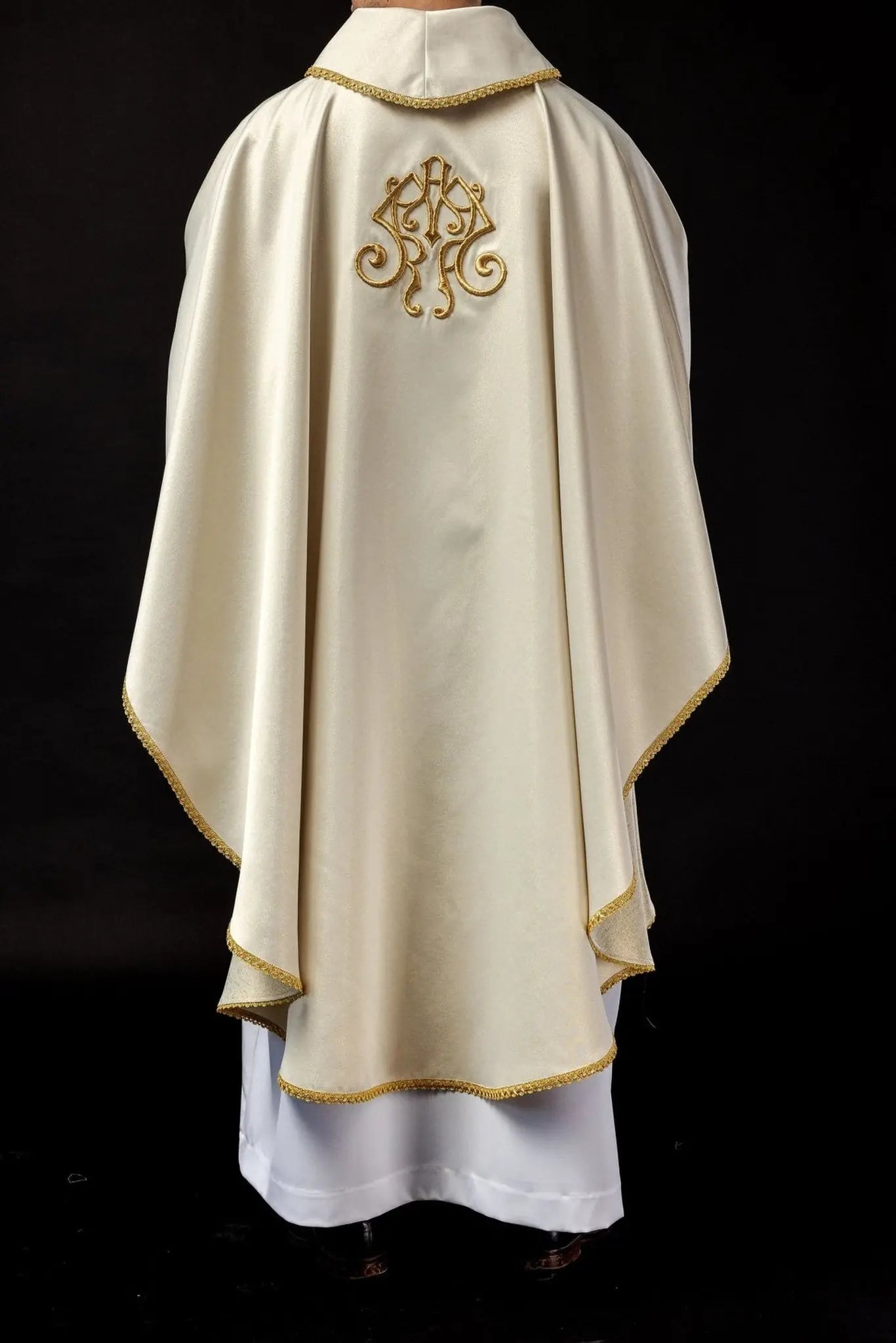 Embroidered chasuble with the image of Our Lady of Thunder