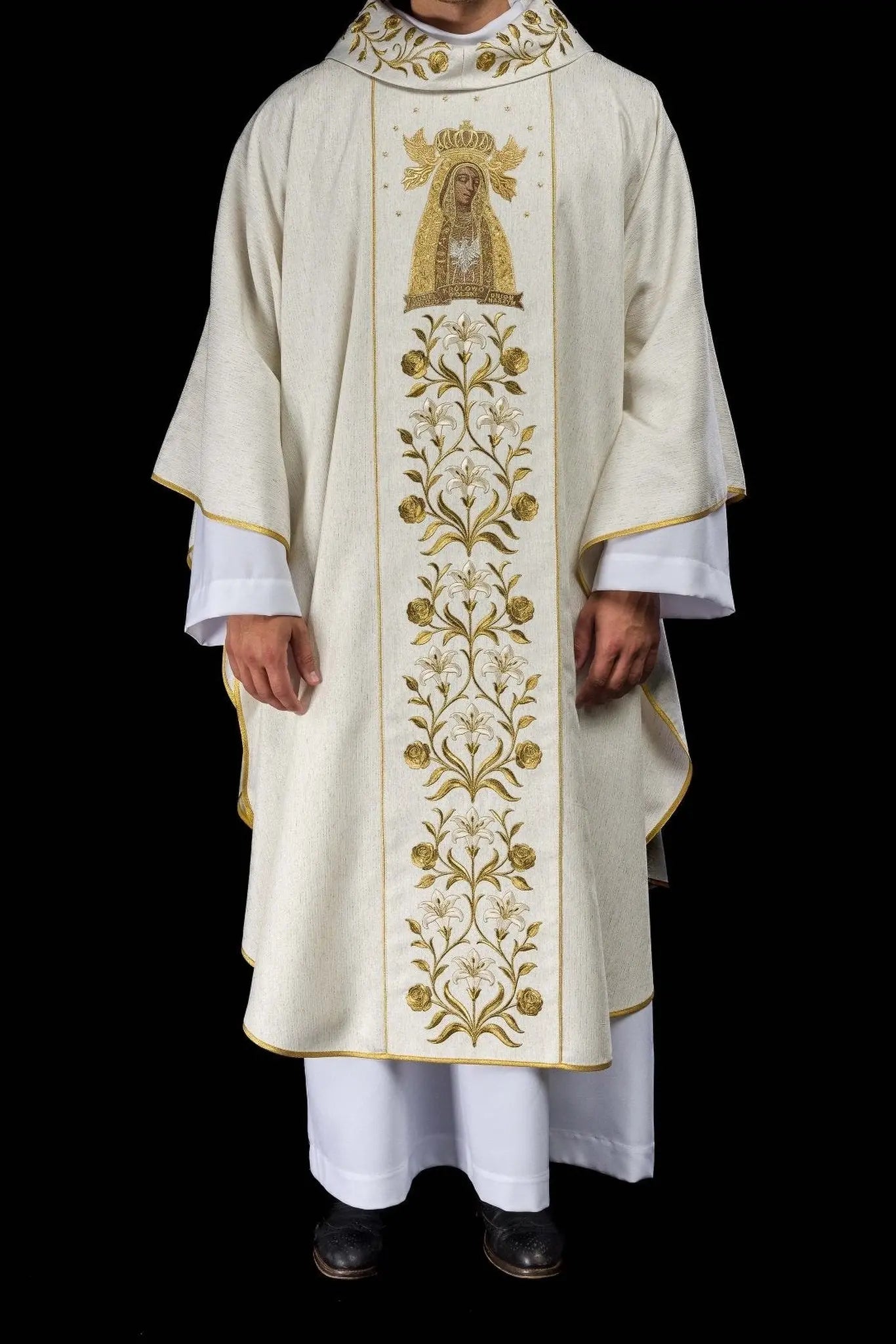 Gold embroidered chasuble with Our Lady of Lichen image