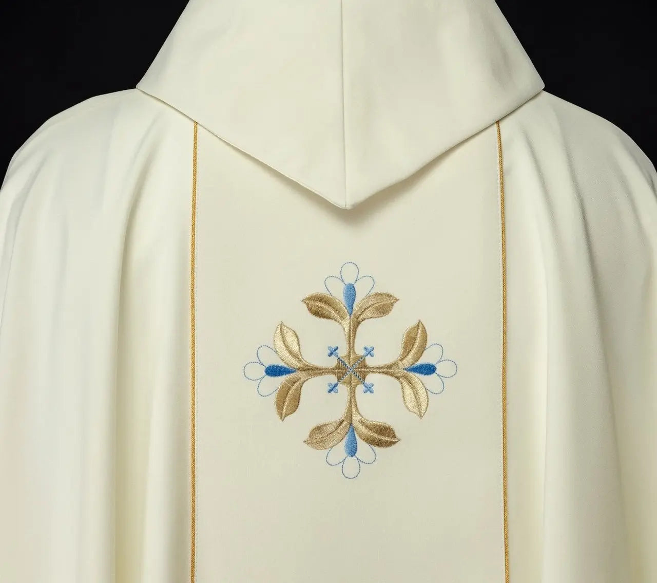 Embroidered chasuble with the image of Our Lady and Child