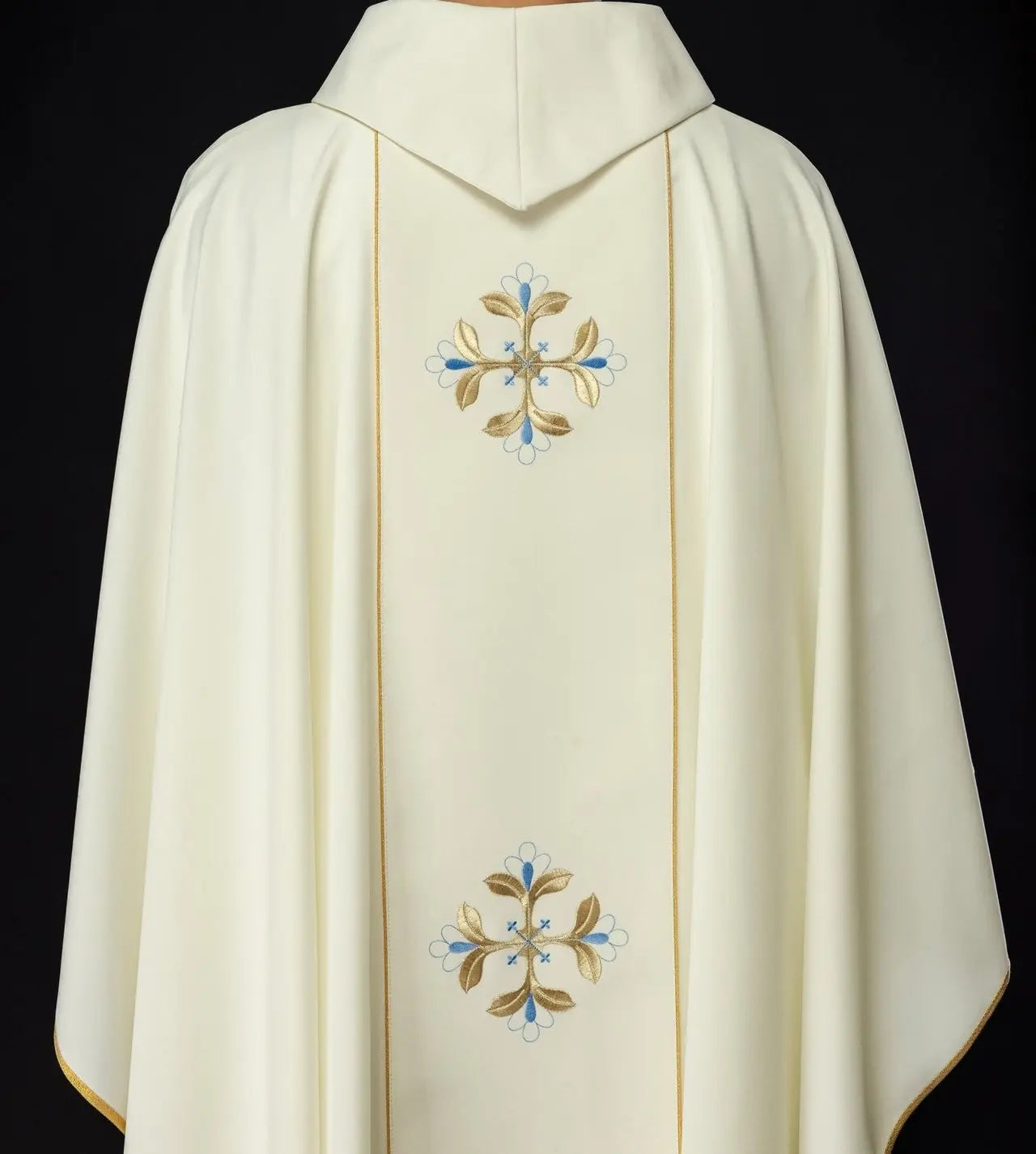 Embroidered chasuble with the image of Our Lady and Child