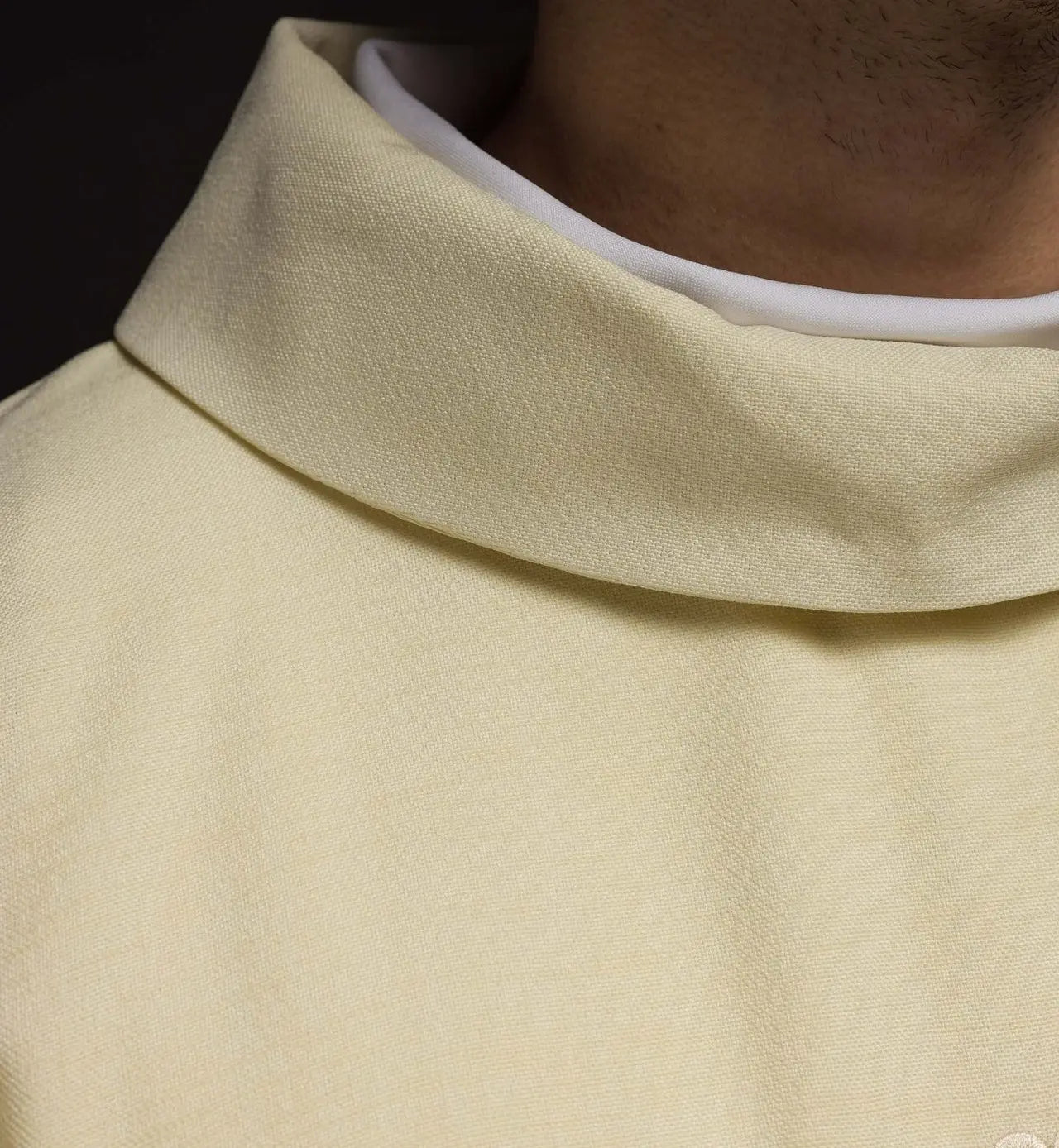 Chasuble embroidered with the design of the Cross in ecru