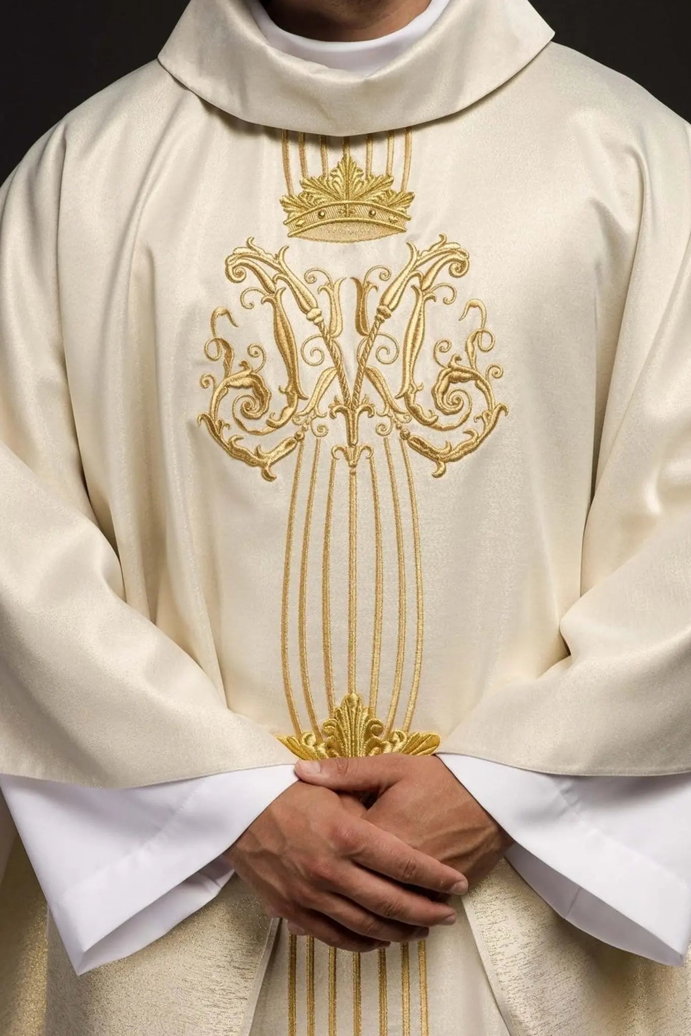 Ornat liturgiczny maryjny błyszczący z kamieniami LE/7025 ECRU