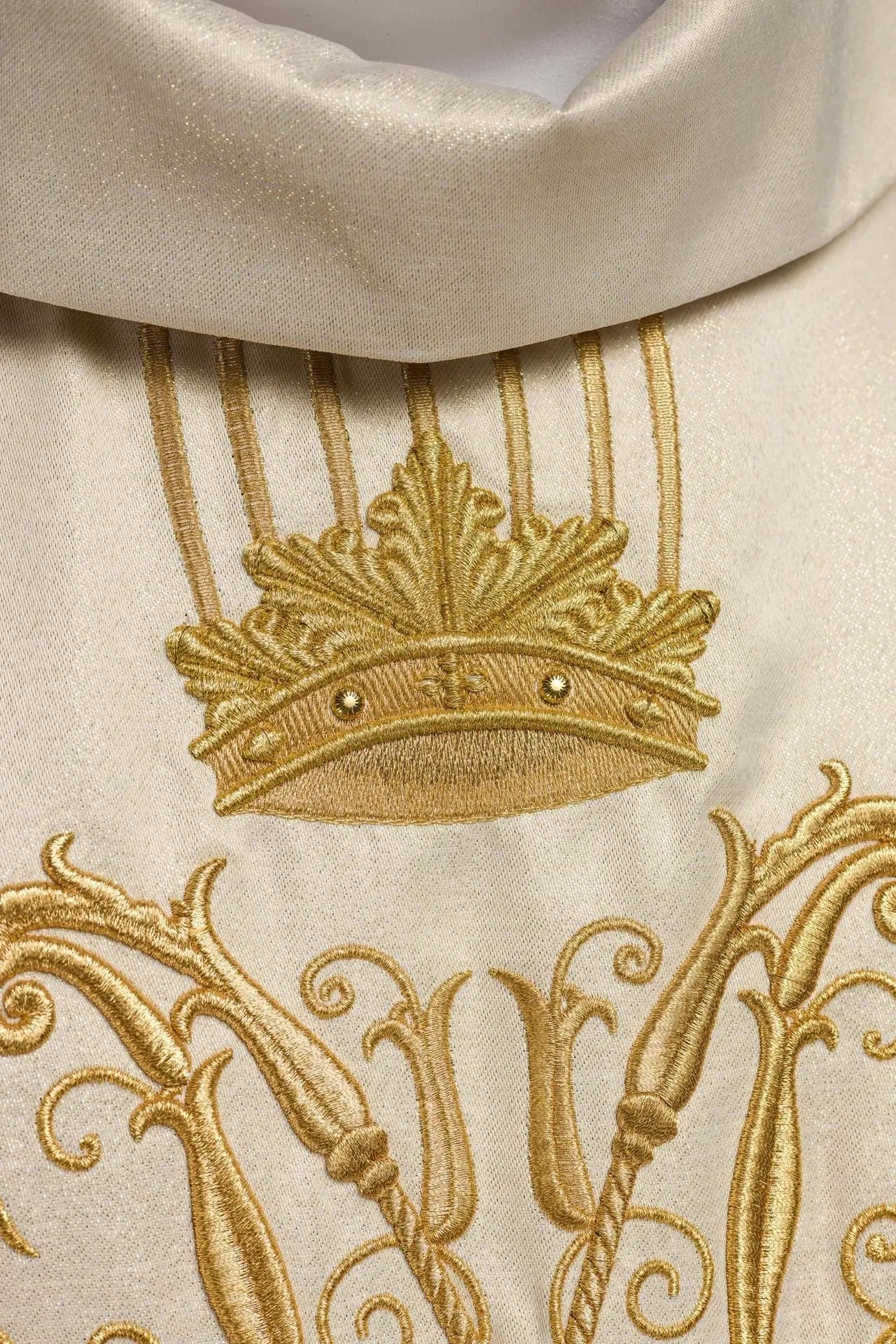 Marian liturgical chasuble shining with stones LE/7025 ECRU