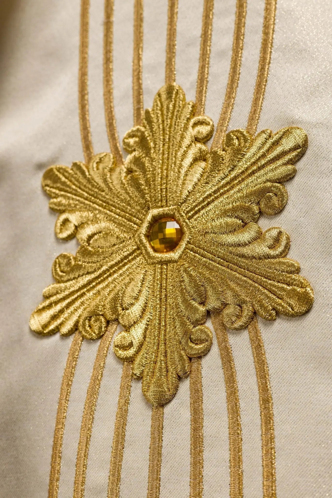 Marian liturgical chasuble shining with stones LE/7025 ECRU