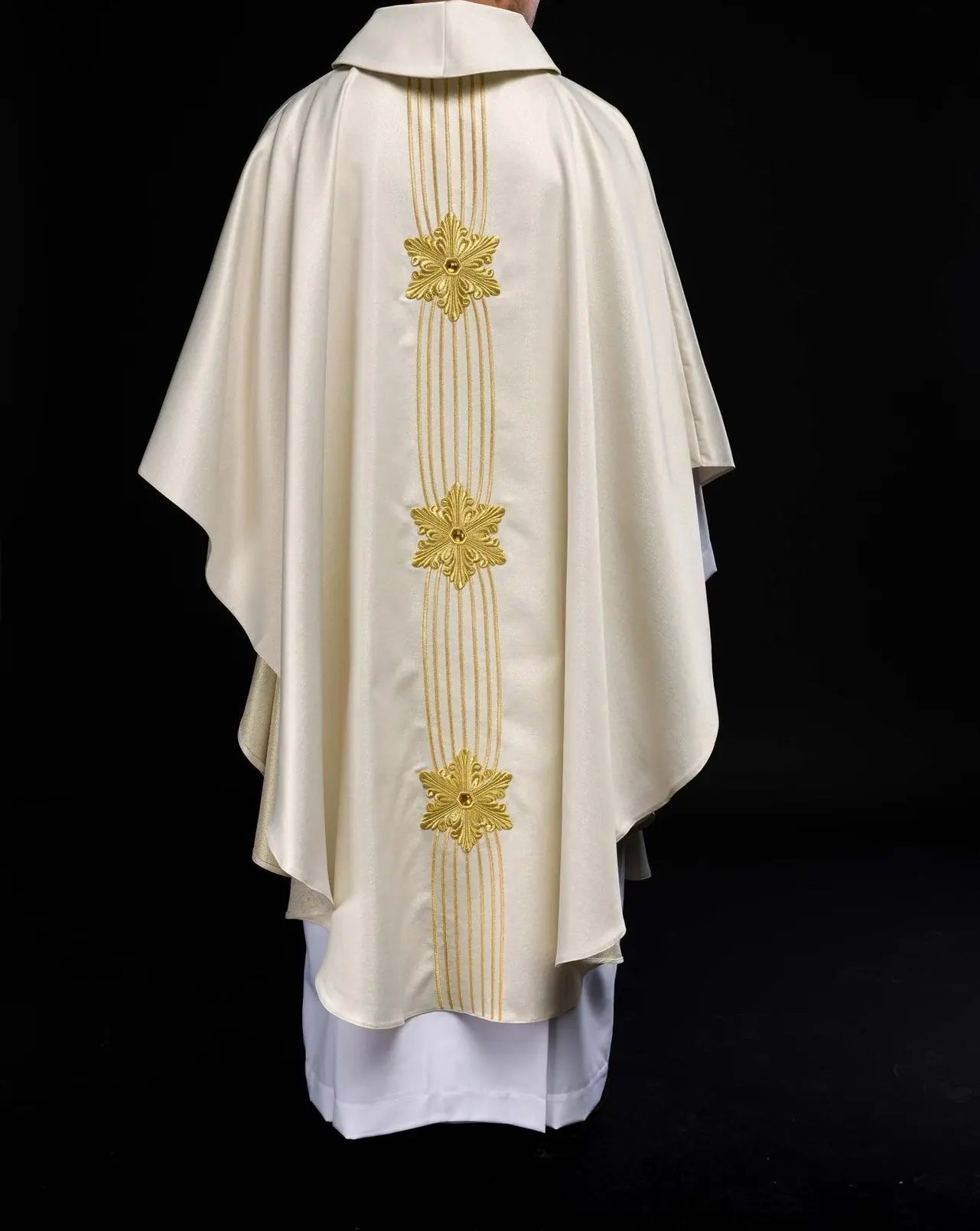 Ornat liturgiczny maryjny błyszczący z kamieniami LE/7025 ECRU