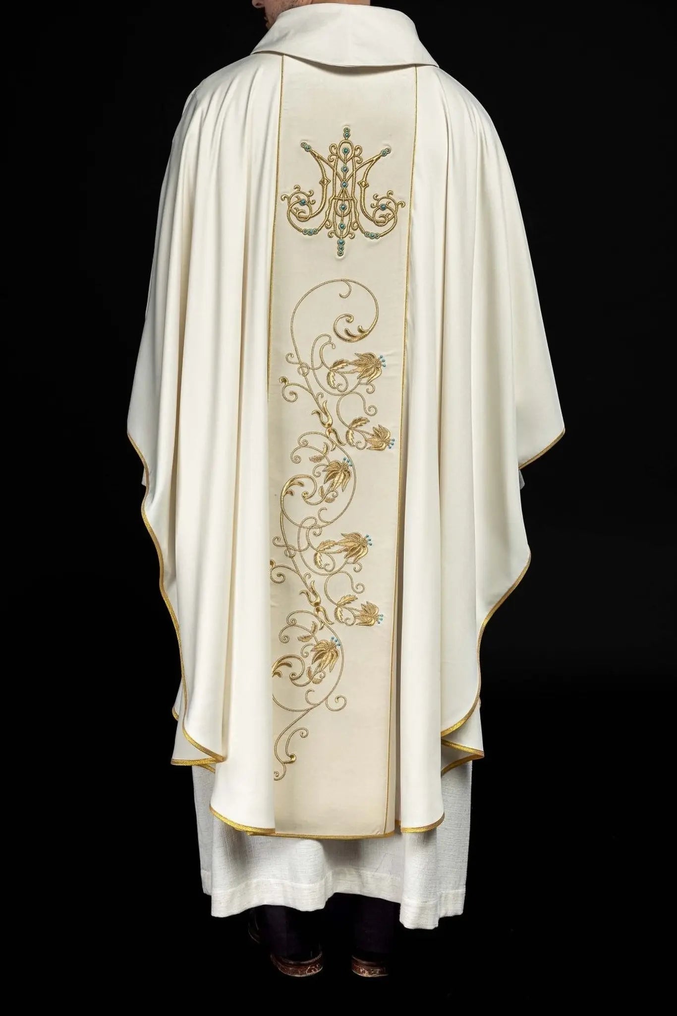 Marian liturgical chasuble with ecru velvet belt