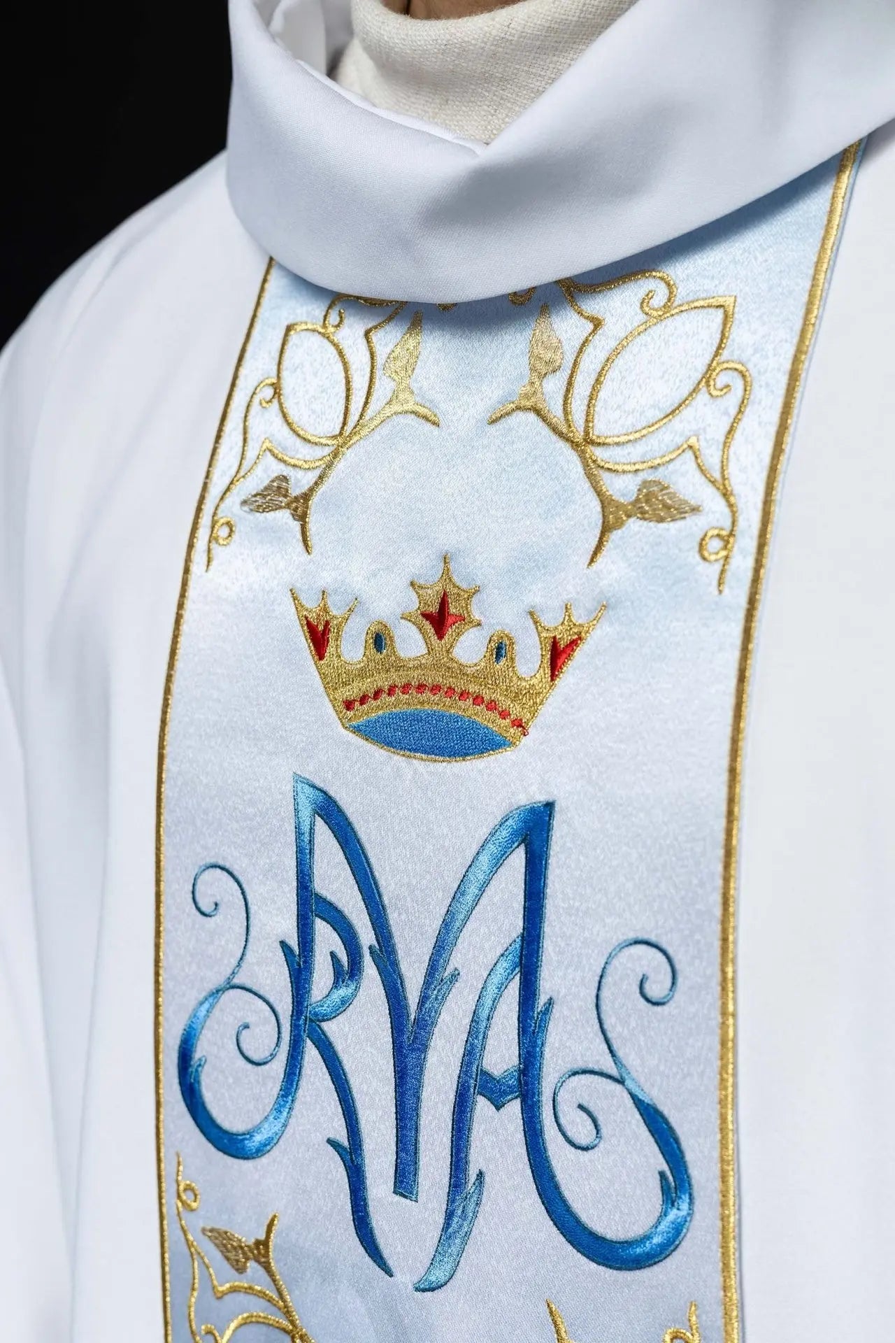 Marian liturgical chasuble with embroidered and sublimated belt