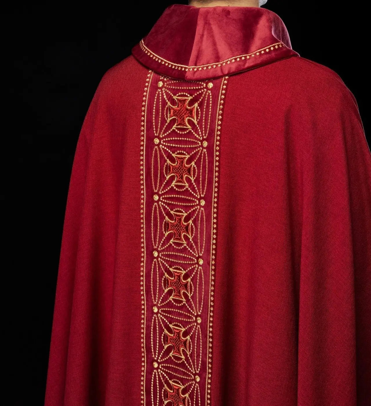 Liturgical chasuble with richly decorated belt with crosses in red color