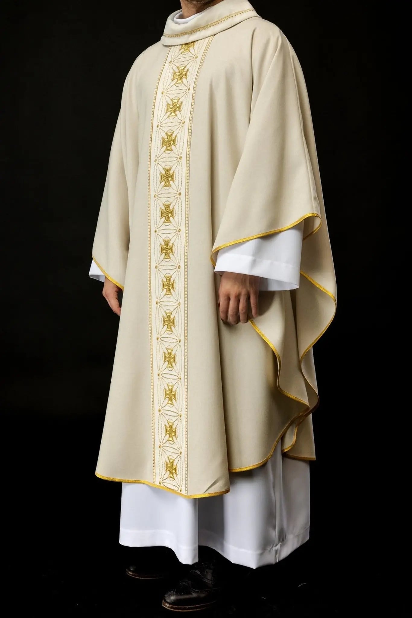 Liturgical chasuble with richly decorated belt with crosses in ecru color