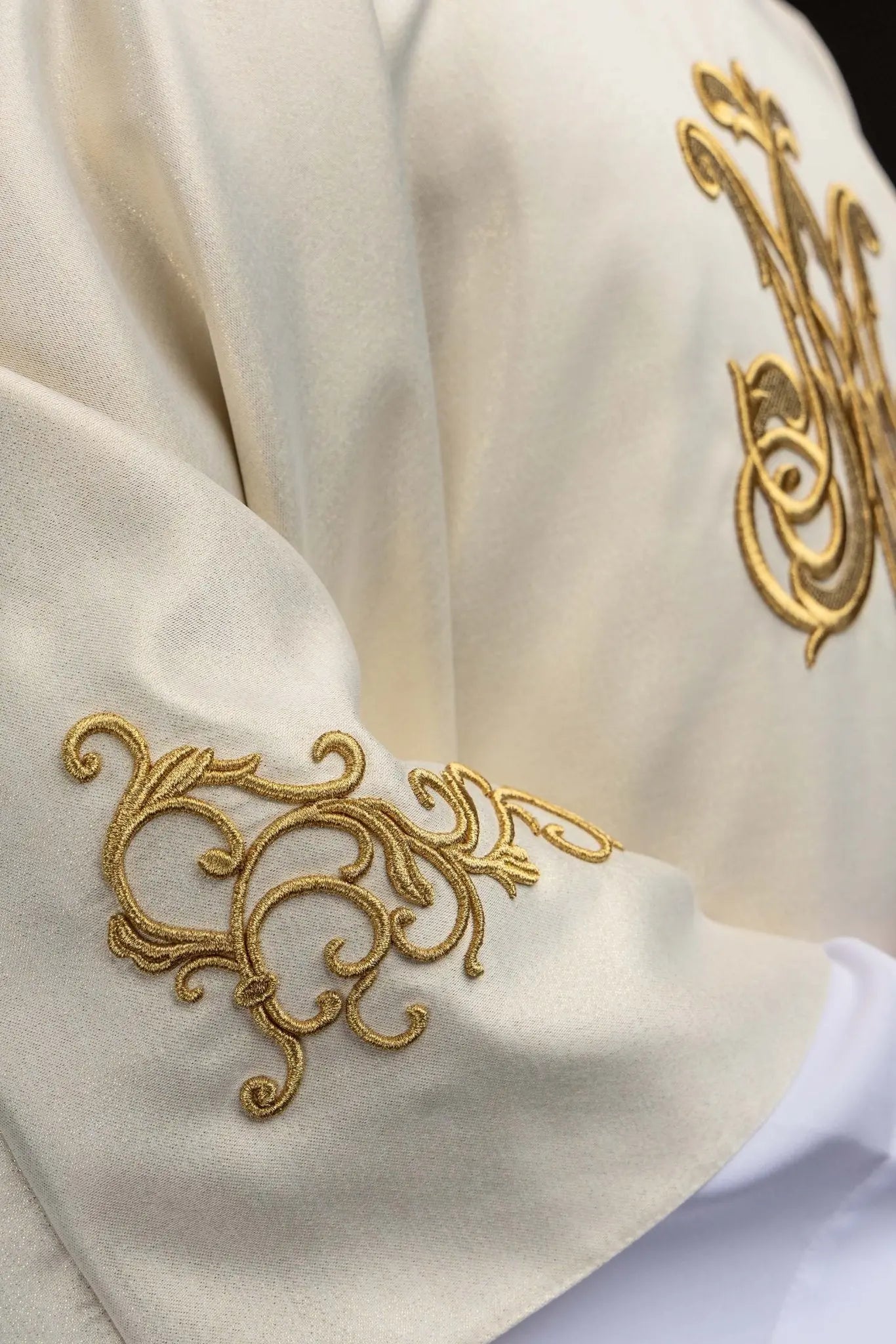 Ecru Marian chasuble with embroidered Marian symbol
