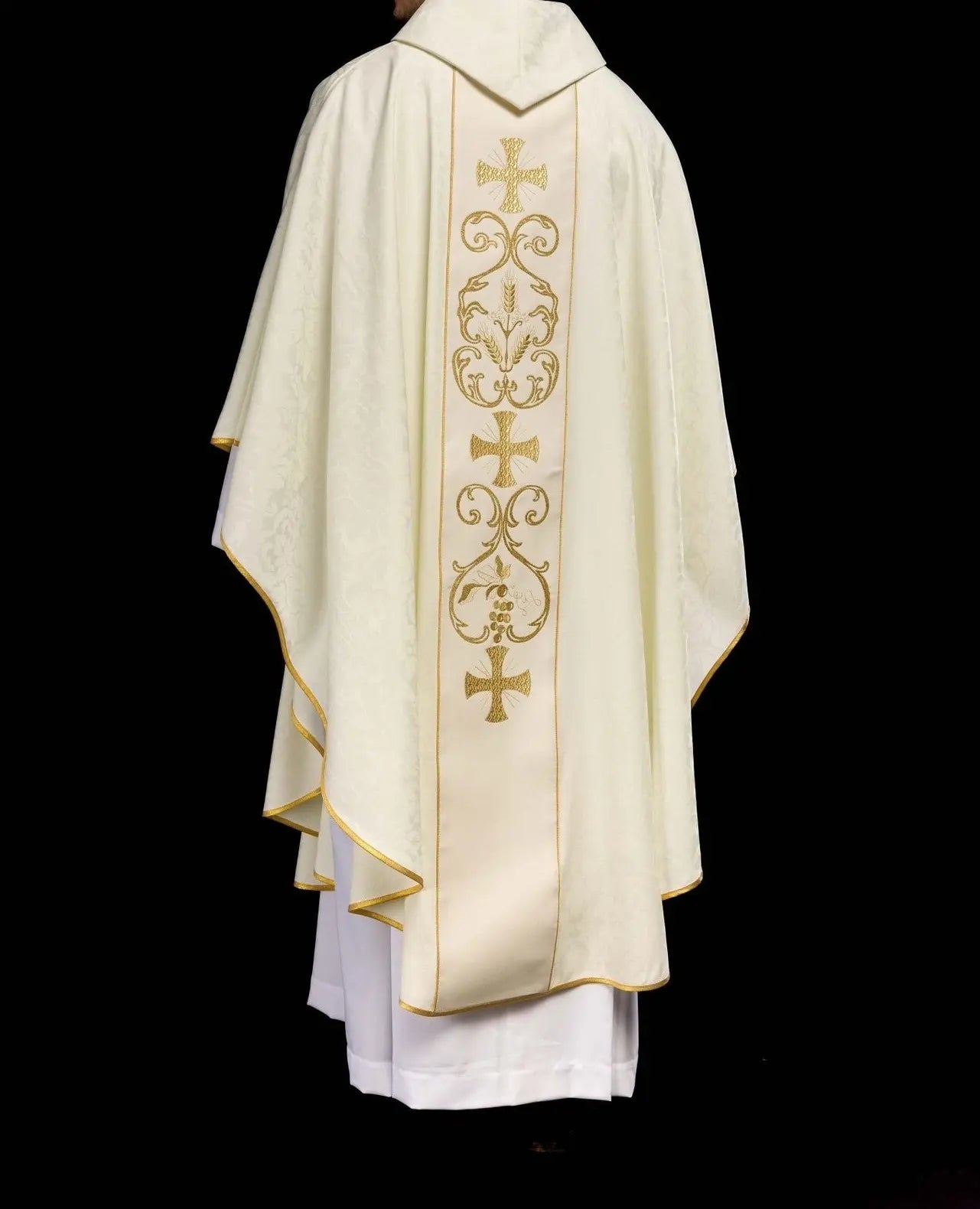 Ornat liturgiczny z ozdobnym pasem