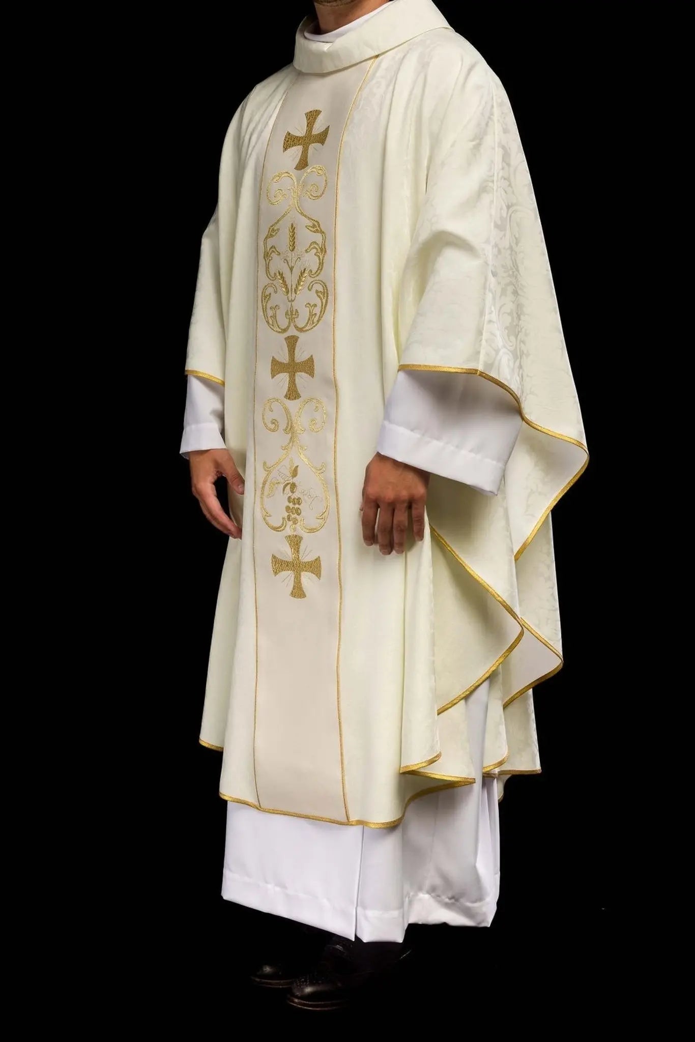 Ornat liturgiczny z ozdobnym pasem