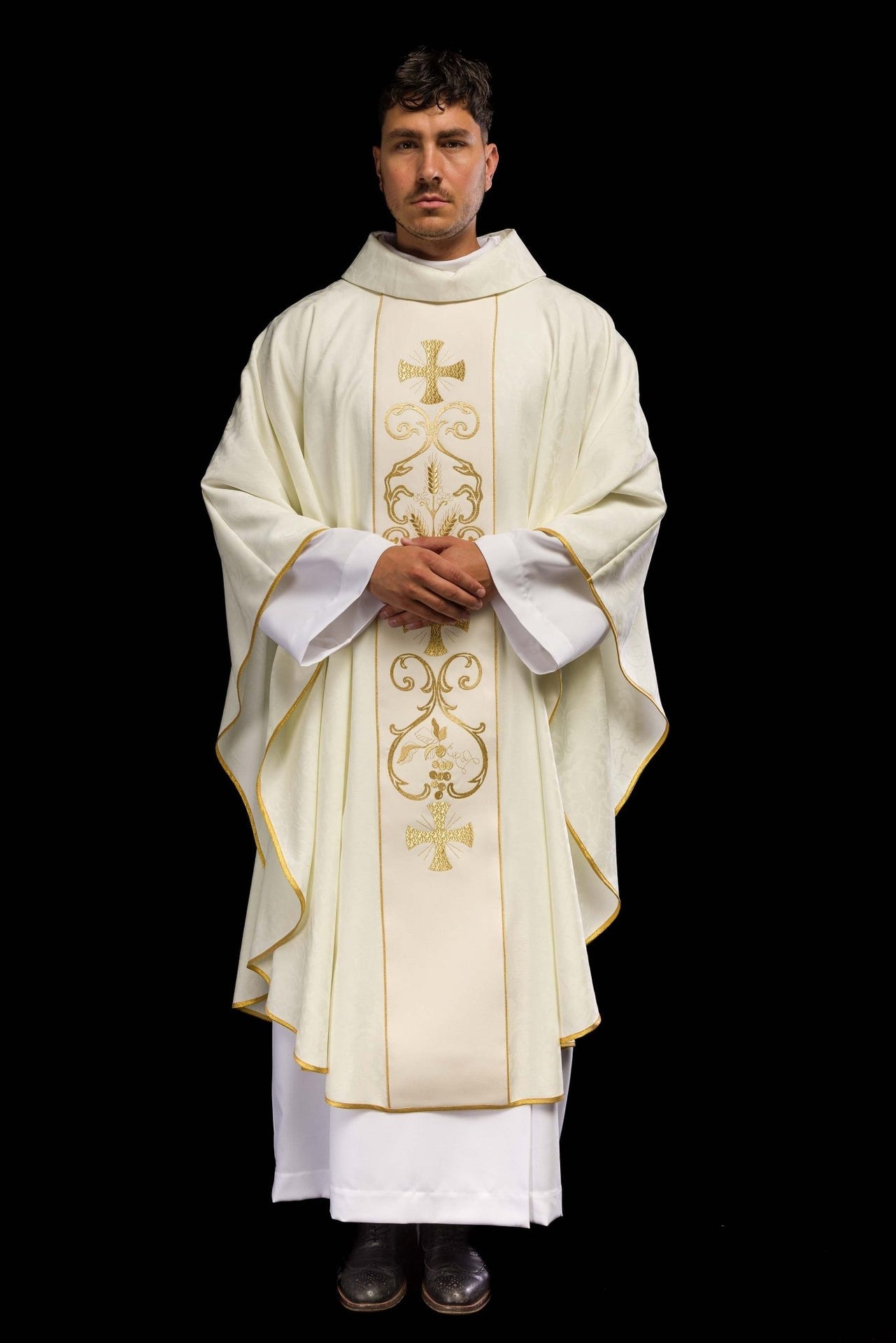 Ornat liturgiczny z zdobionym pasem