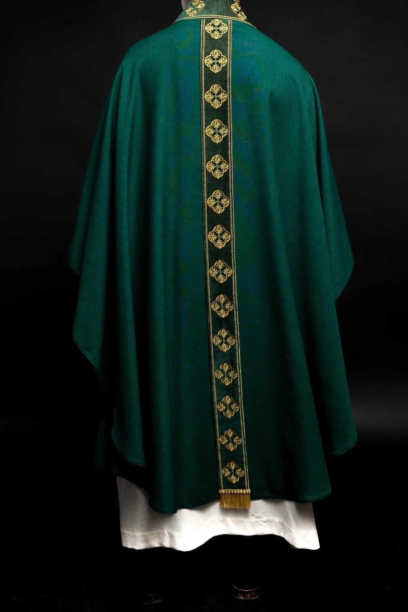 Green chasuble with embroidered belt and cross collar