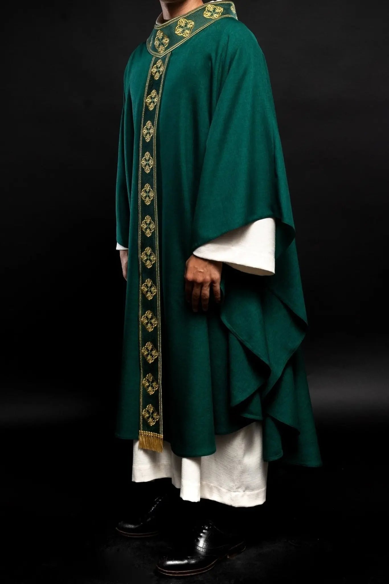 Green chasuble with embroidered belt and cross collar