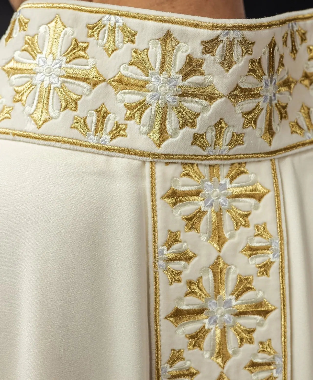 Chasuble with shiny ecru embroidery